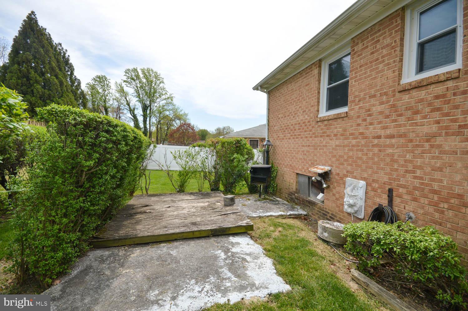 CHRIS MAR MANOR - Residential