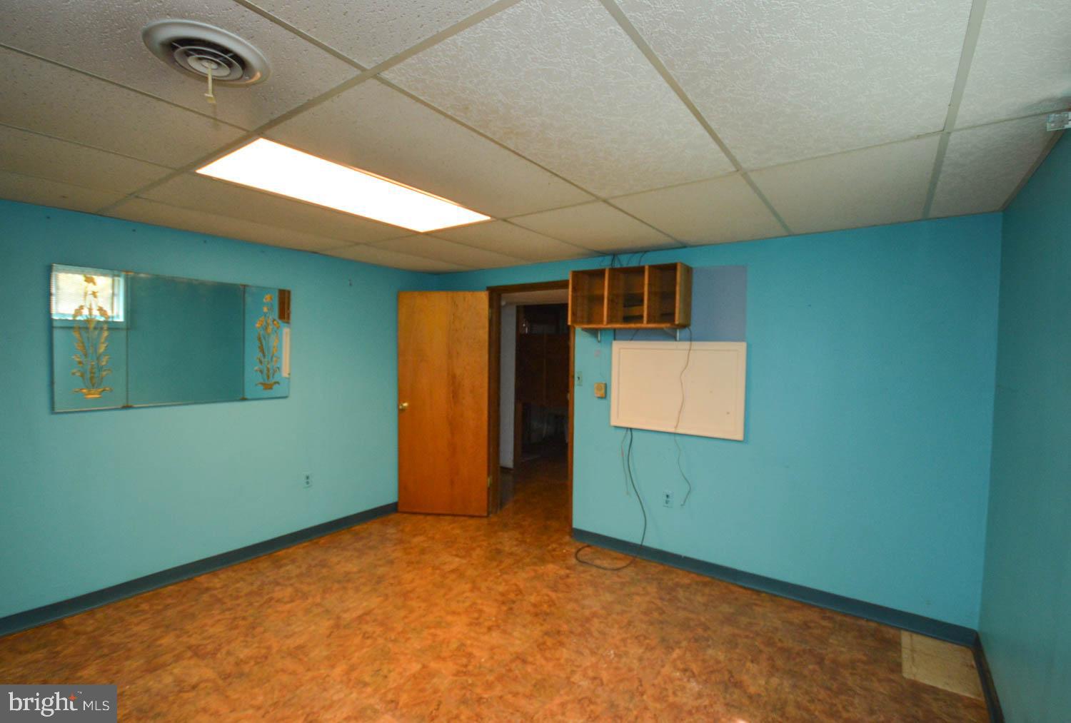 CHRIS MAR MANOR - Residential