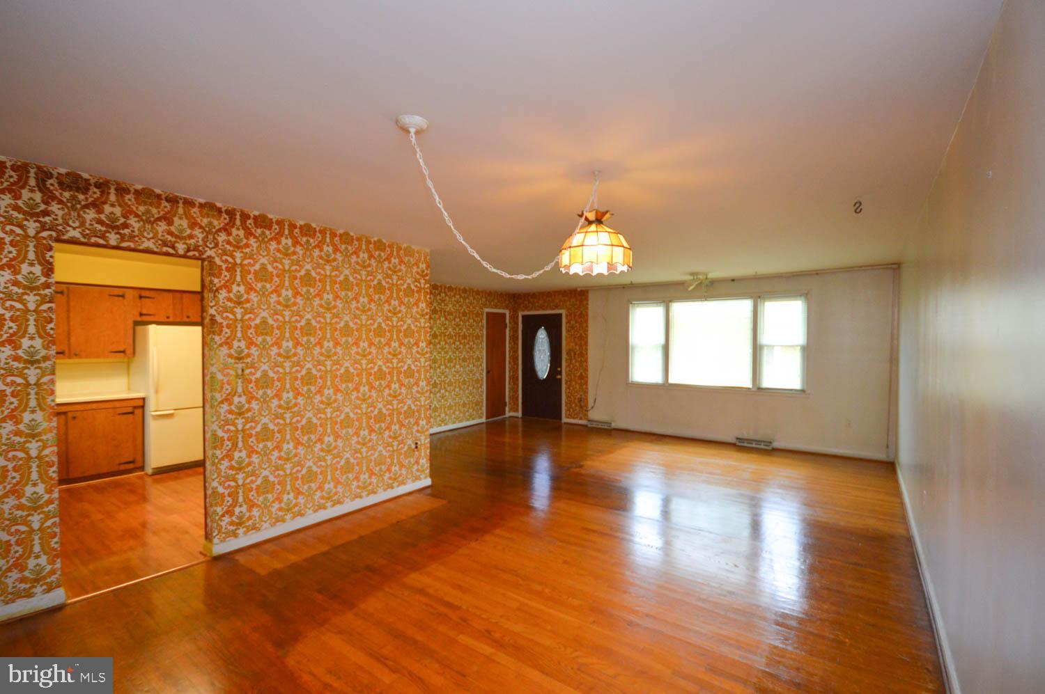 CHRIS MAR MANOR - Residential