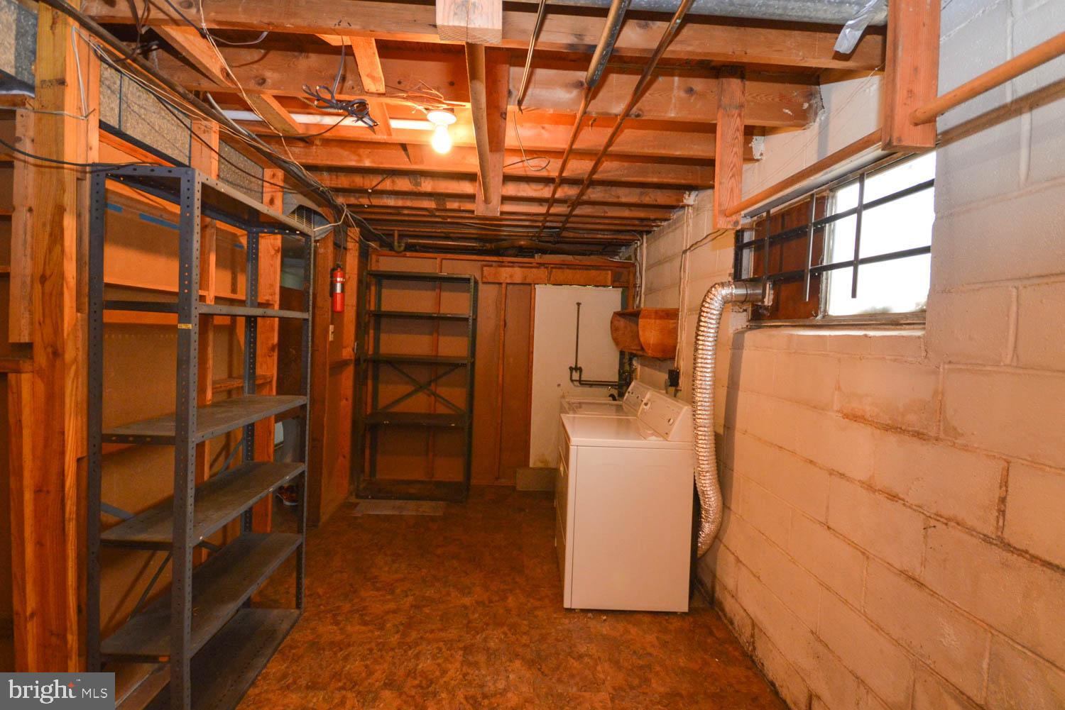 CHRIS MAR MANOR - Residential