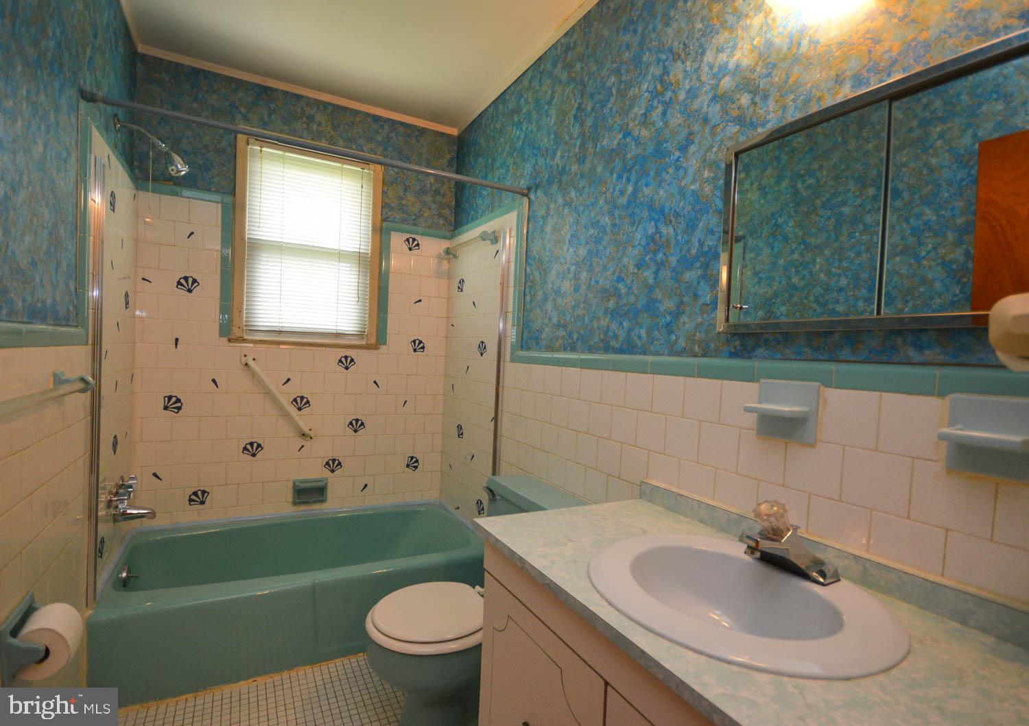 CHRIS MAR MANOR - Residential