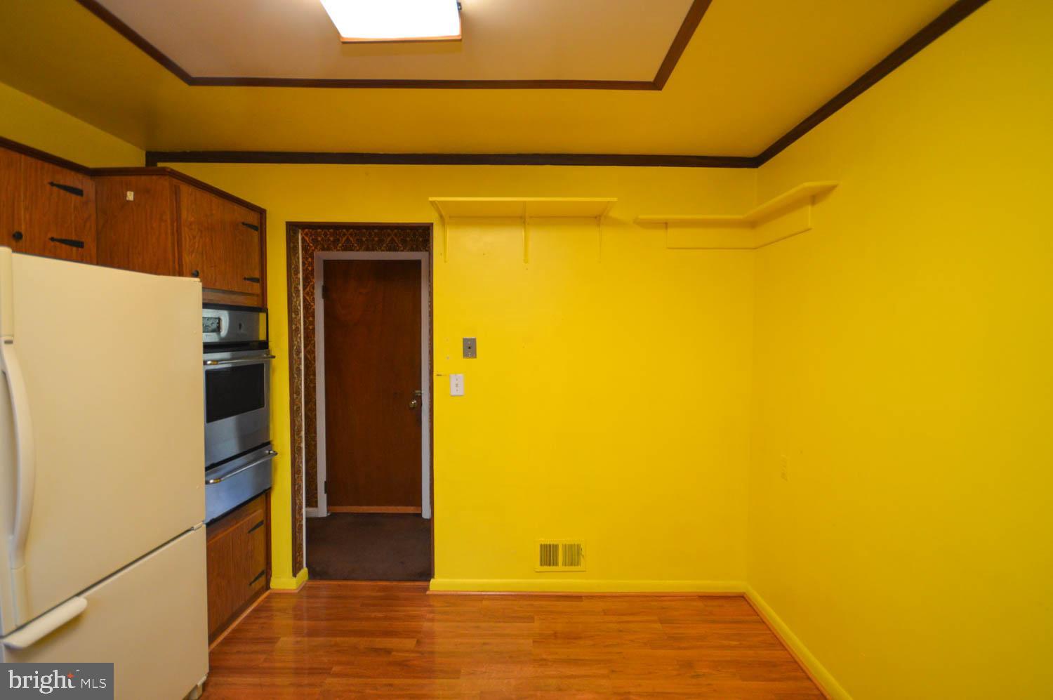 CHRIS MAR MANOR - Residential