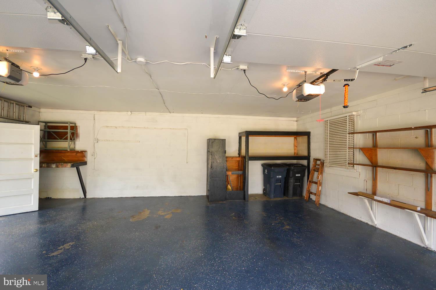 CHRIS MAR MANOR - Residential