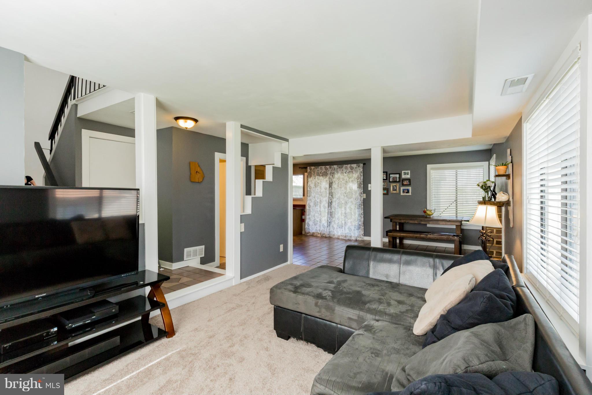 RAMBLING HILLS - Residential