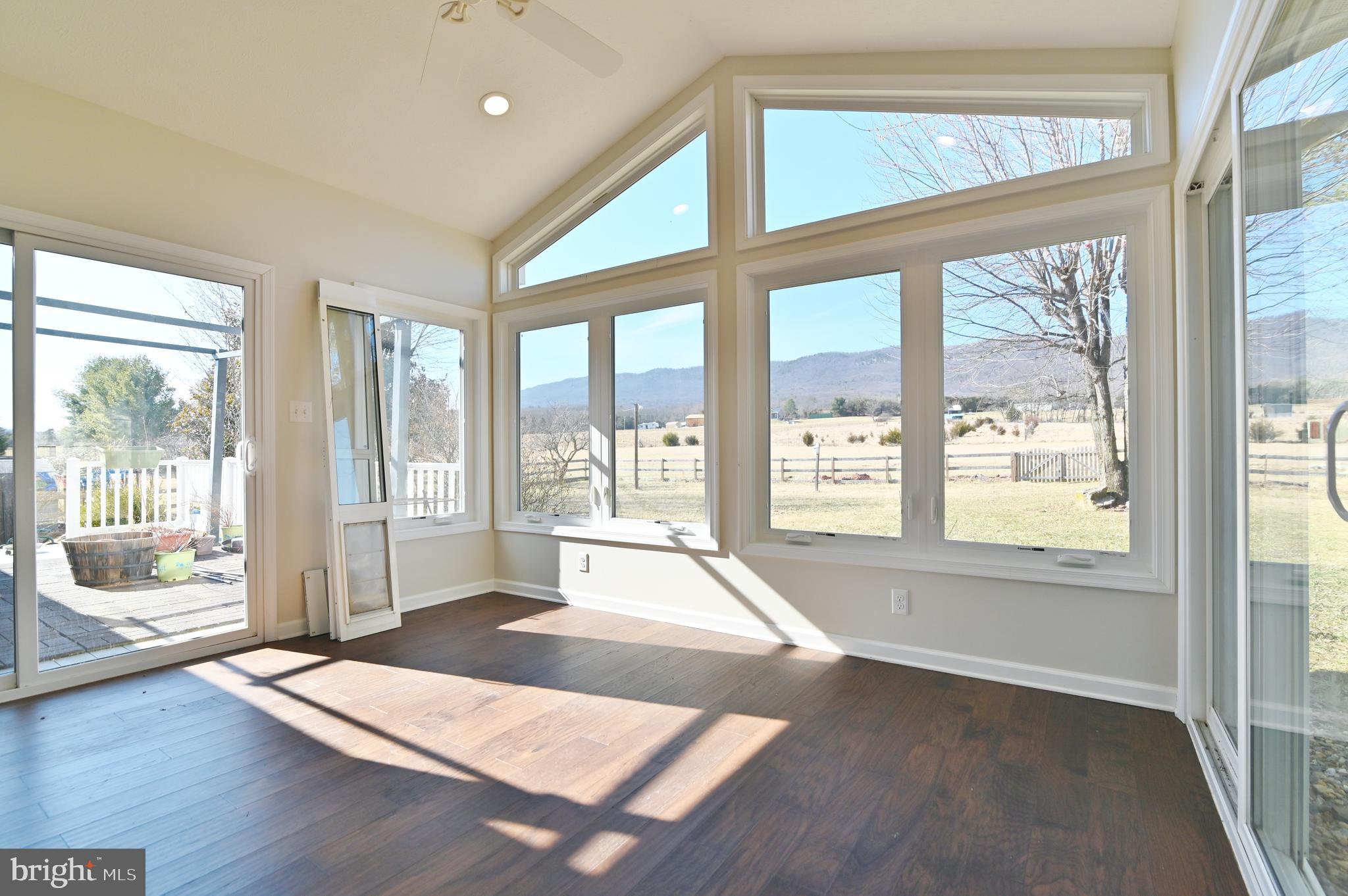 MOUNTAIN VIEW - Residential