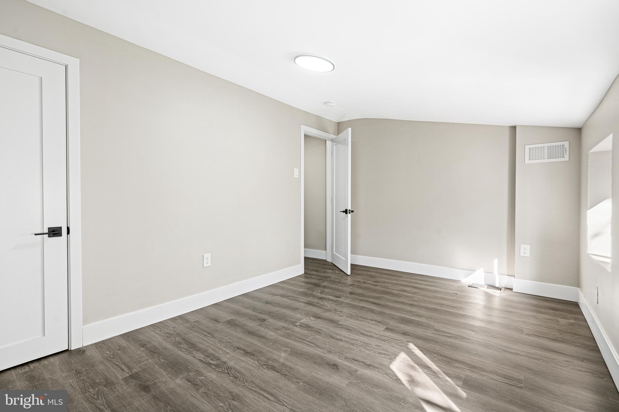 ROXBOROUGH - Residential