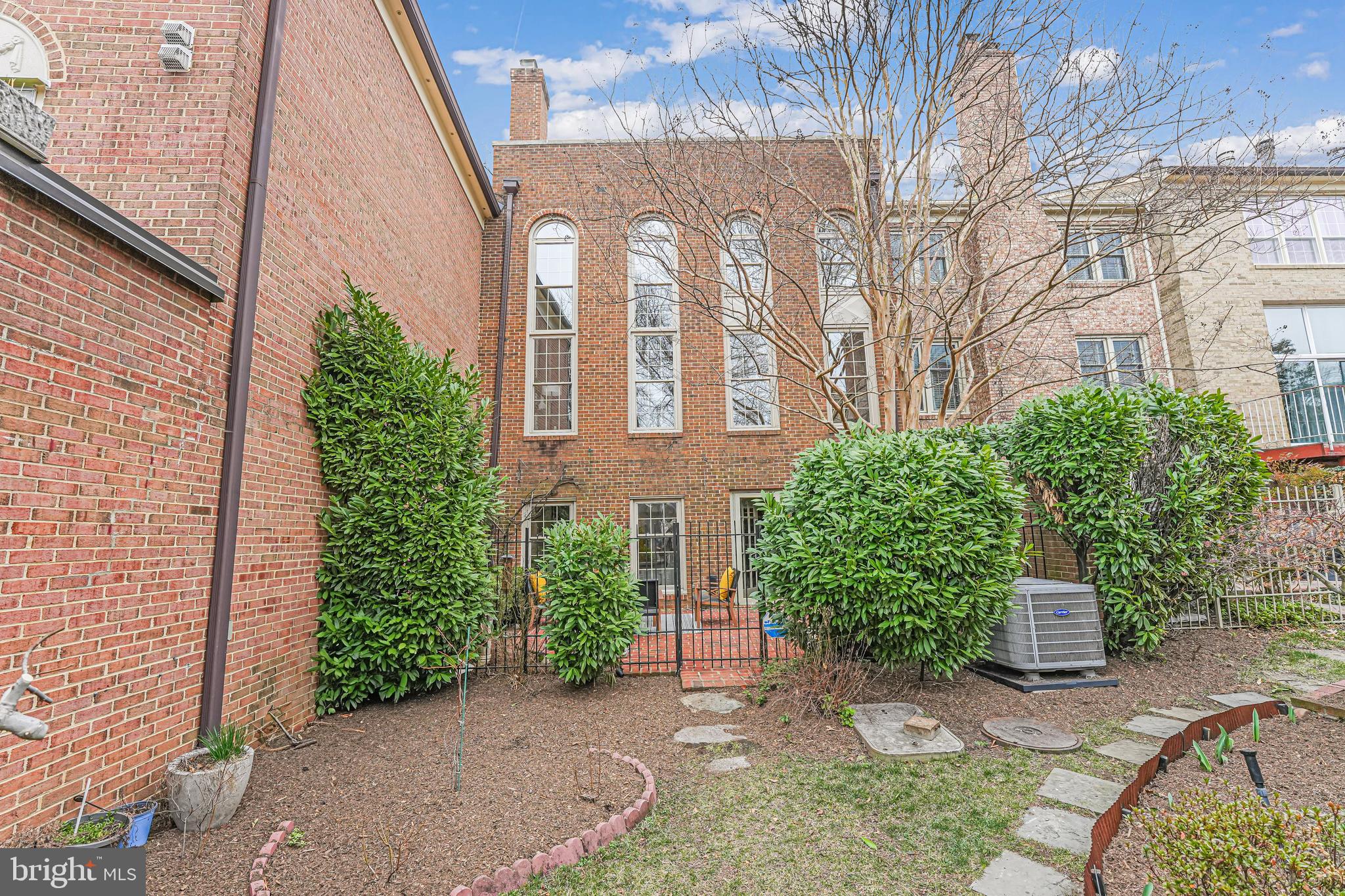 FOREST HILLS - Residential