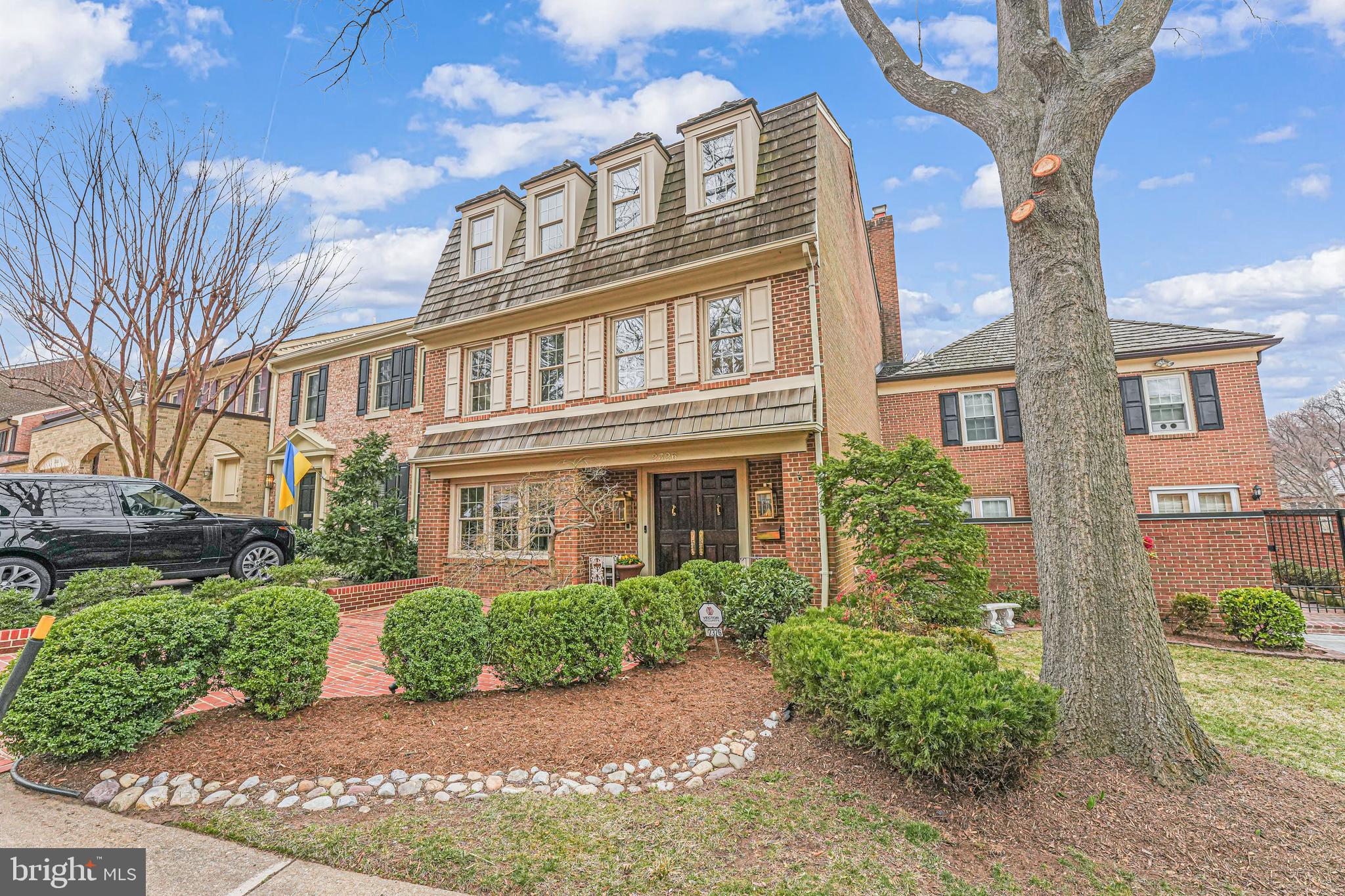 FOREST HILLS - Residential