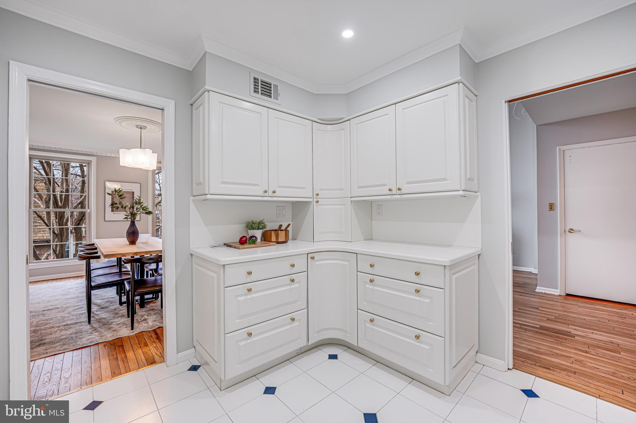 FOREST HILLS - Residential