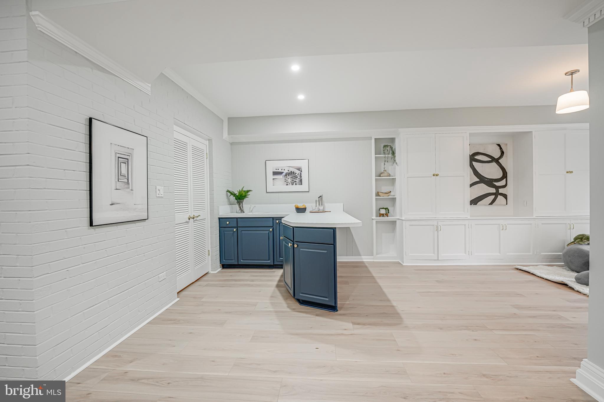 FOREST HILLS - Residential