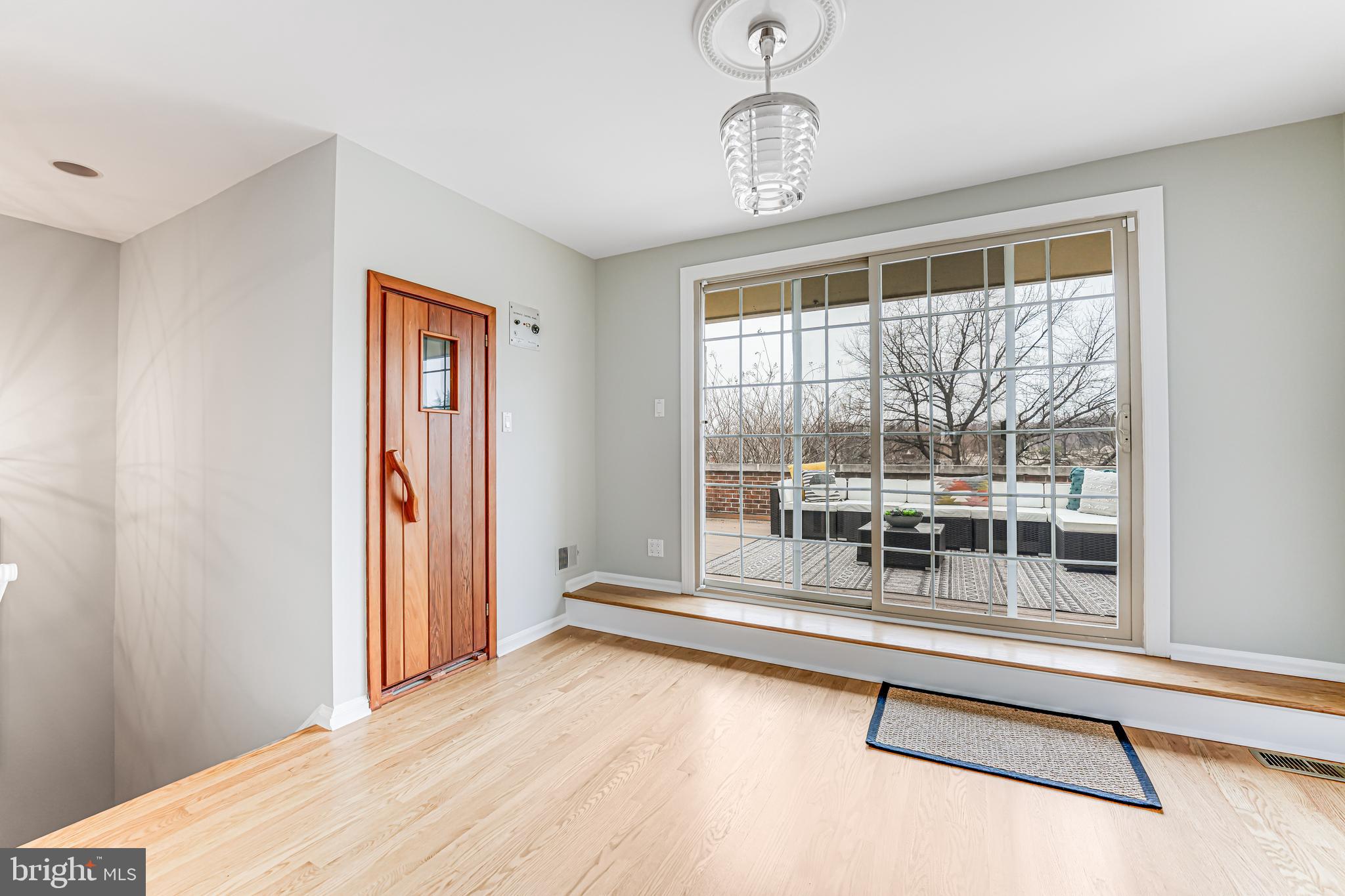 FOREST HILLS - Residential