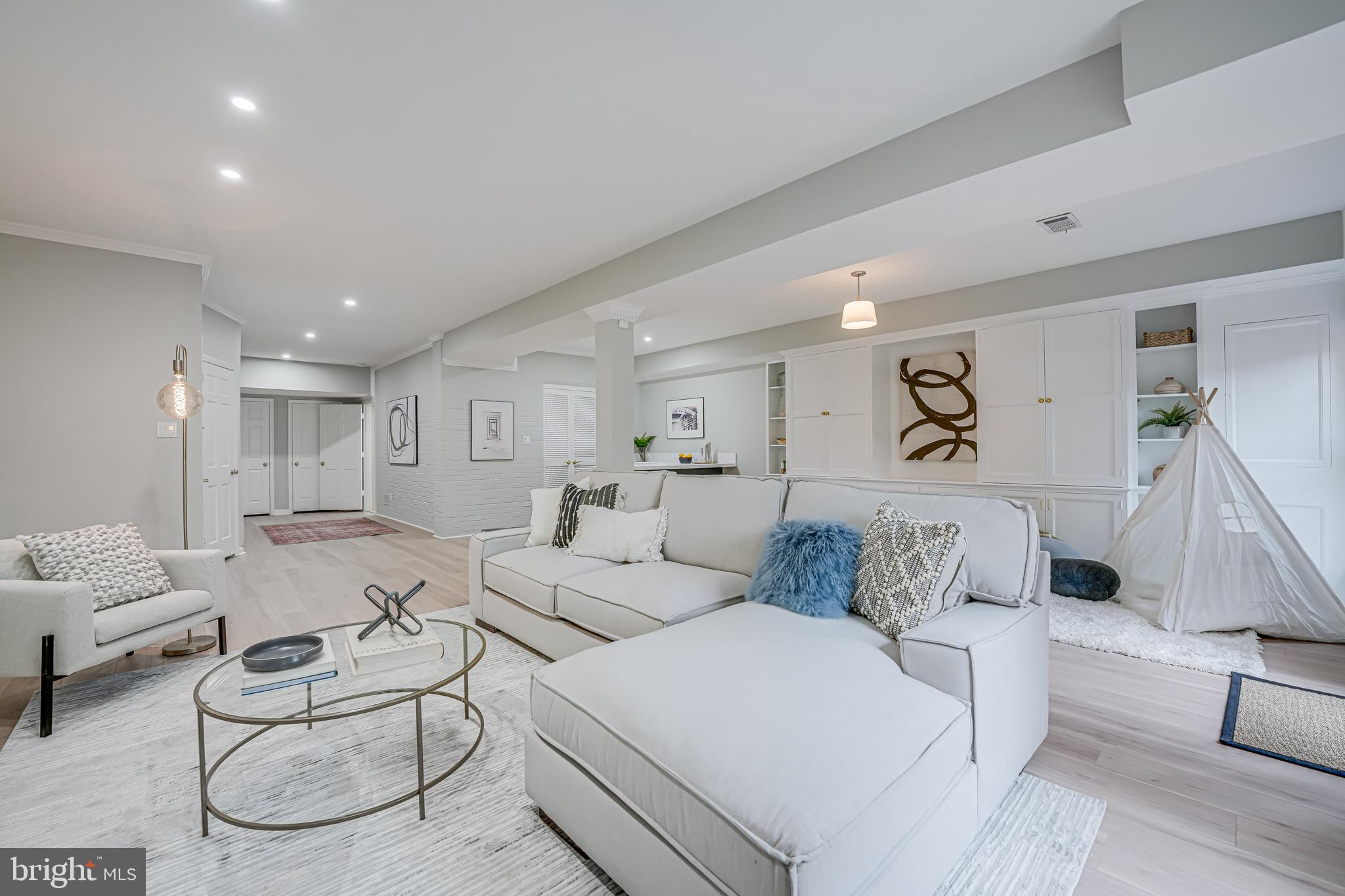 FOREST HILLS - Residential