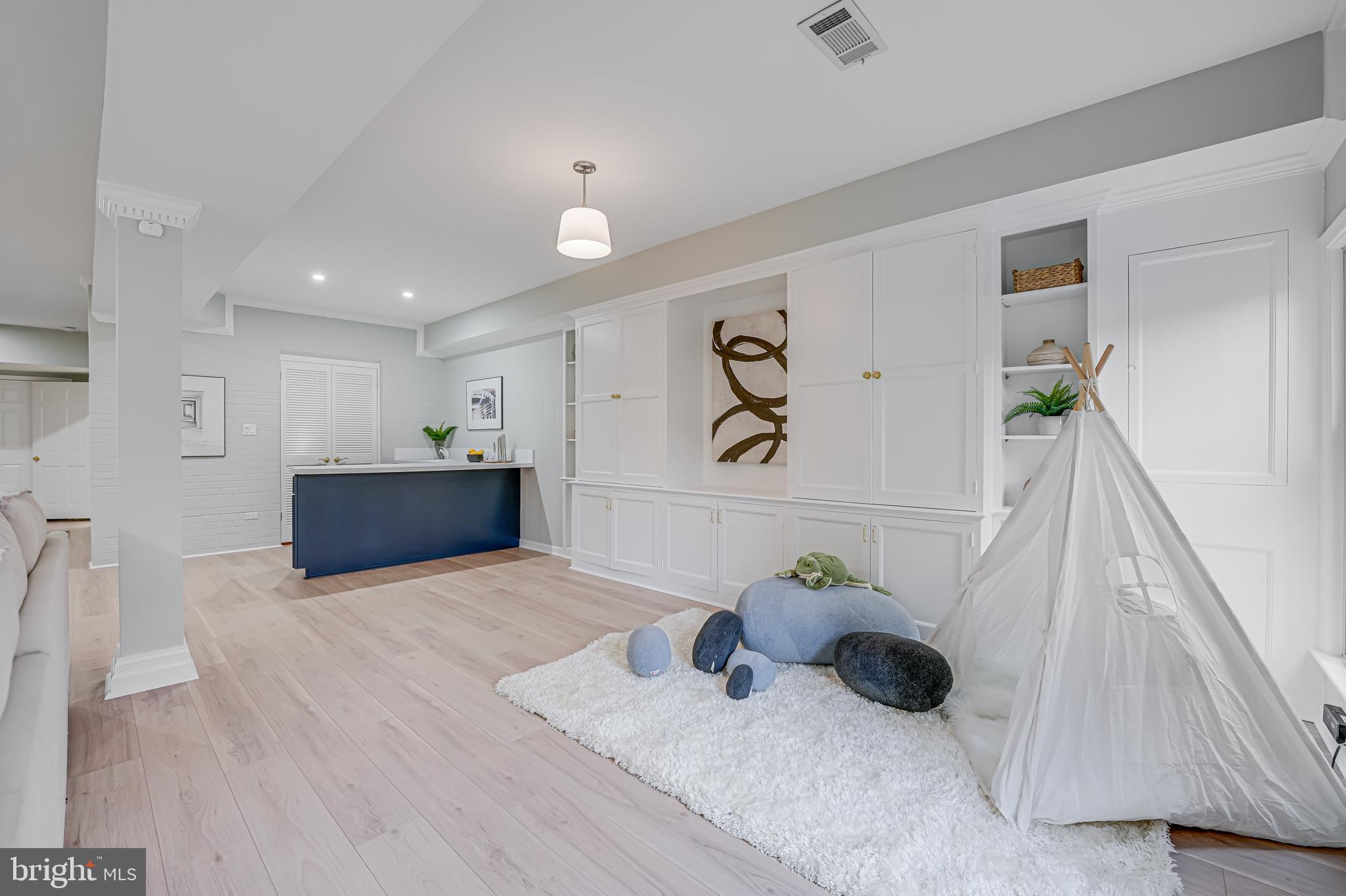 FOREST HILLS - Residential