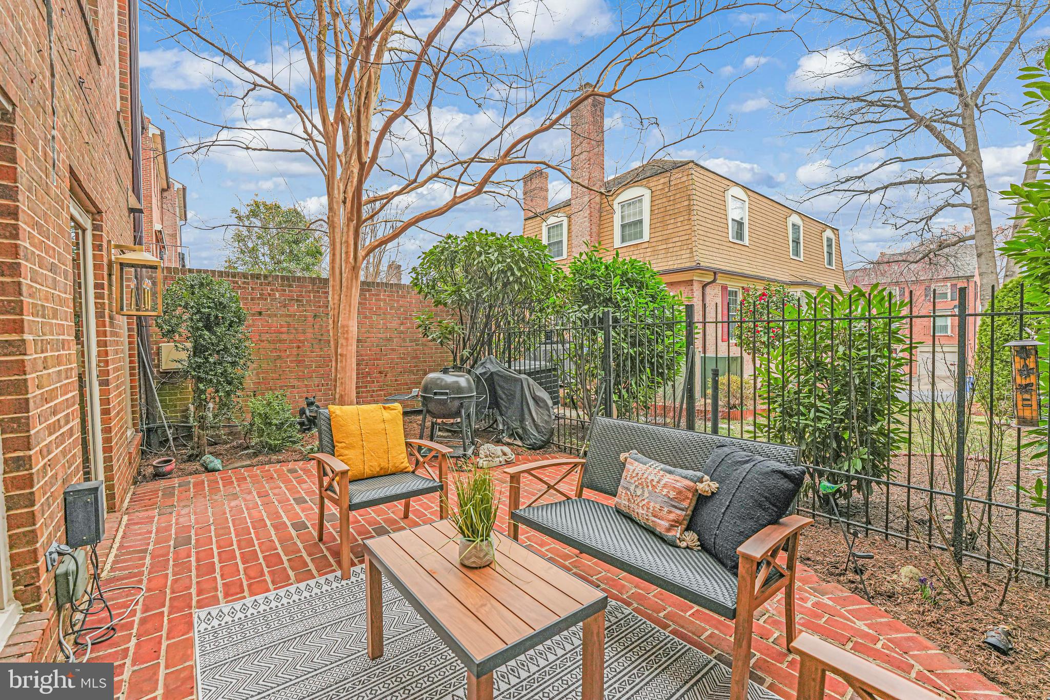 FOREST HILLS - Residential