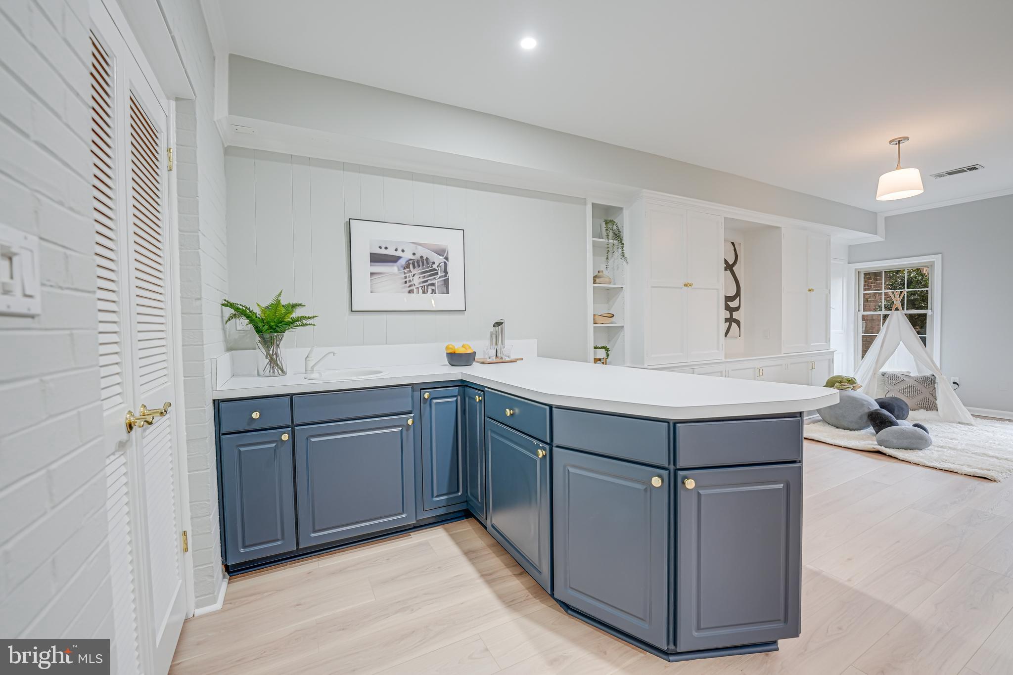 FOREST HILLS - Residential