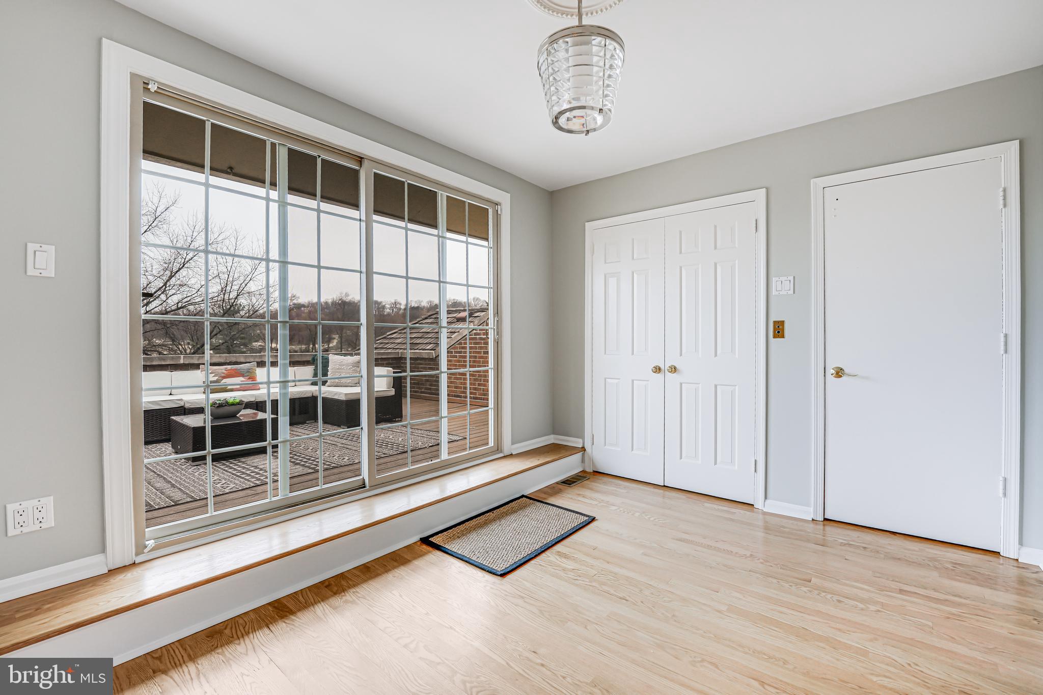 FOREST HILLS - Residential