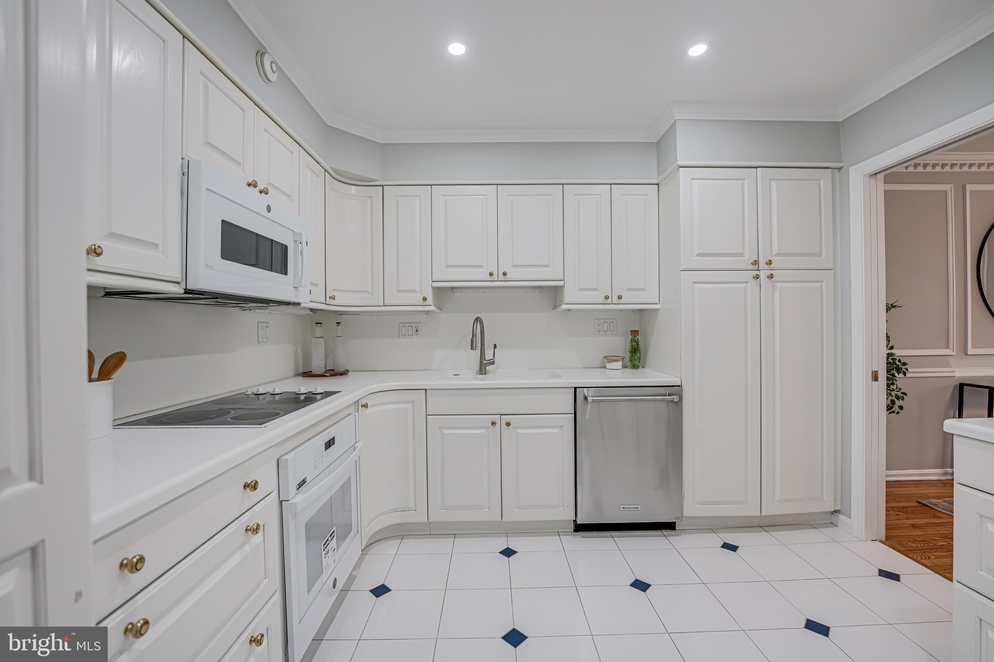 FOREST HILLS - Residential