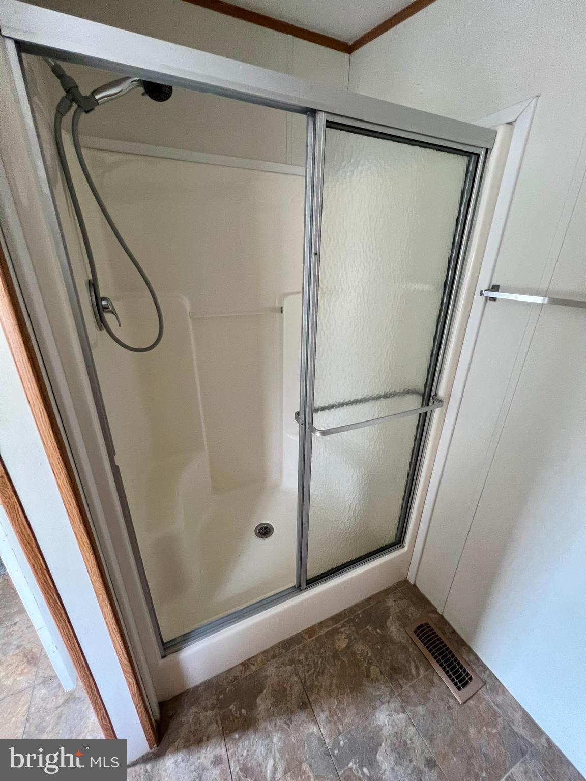 TOMAHAWK - Residential