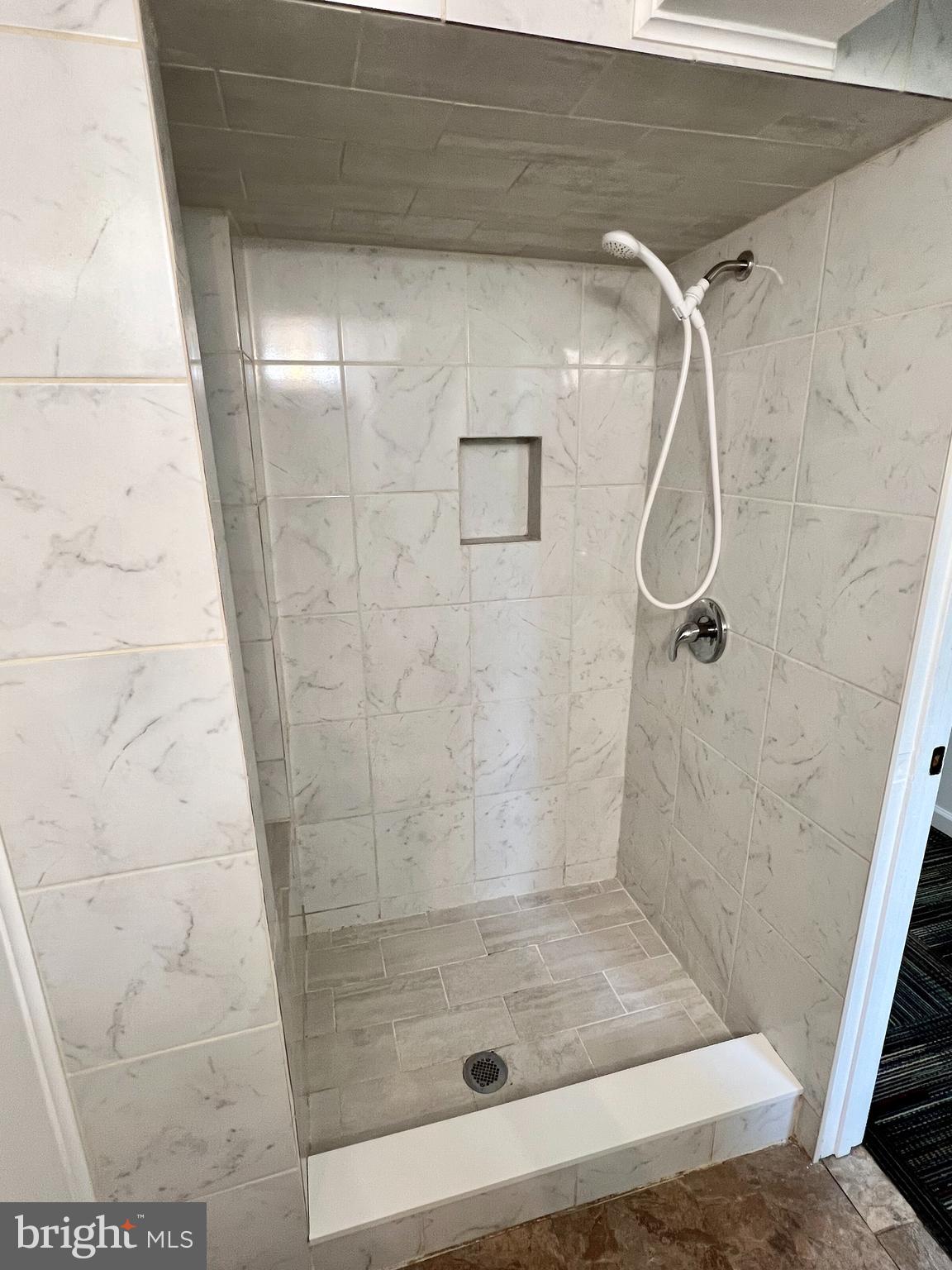 TOMAHAWK - Residential