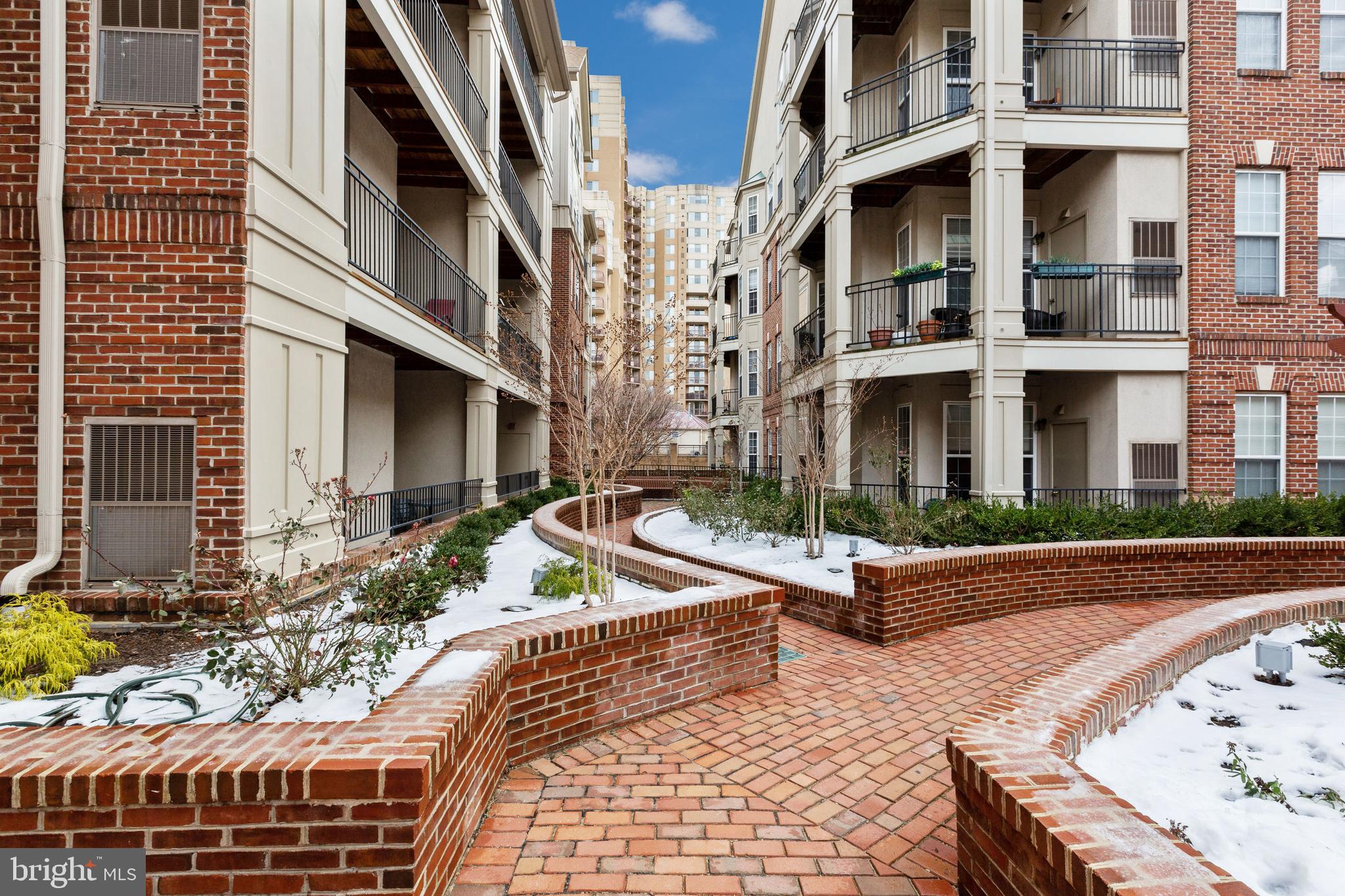 COURTHOUSE HILL - Residential