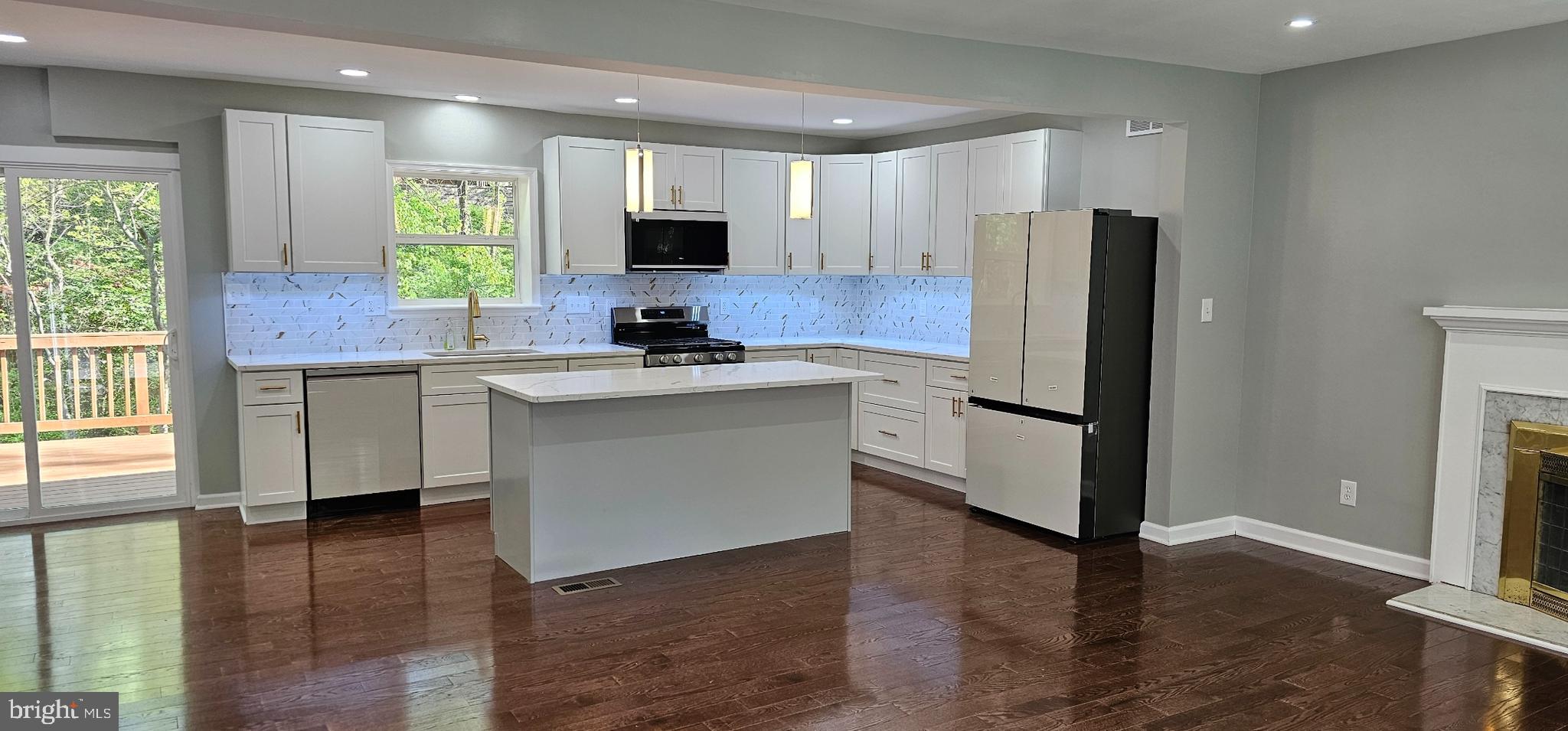 ALEXANDRIA - Residential Lease