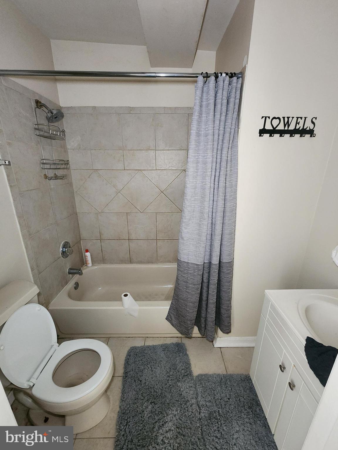 HOLLINS MARKET - Residential