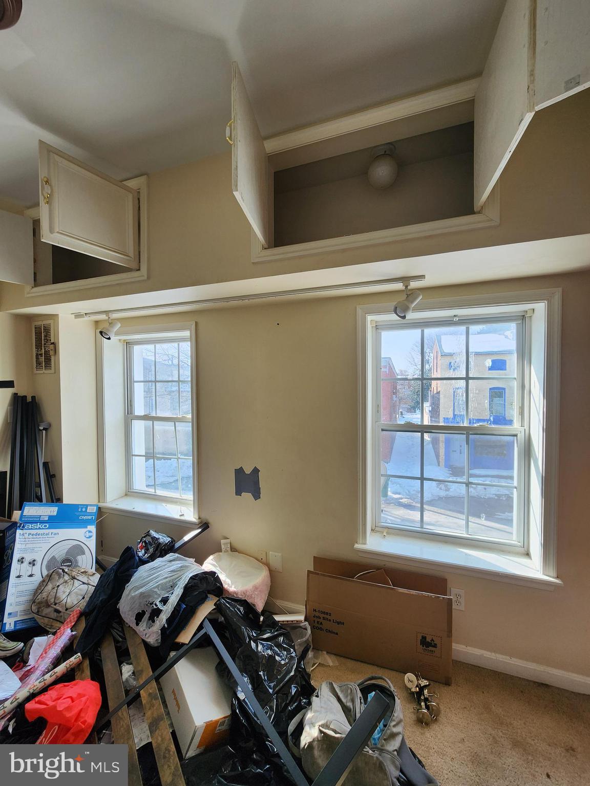 HOLLINS MARKET - Residential