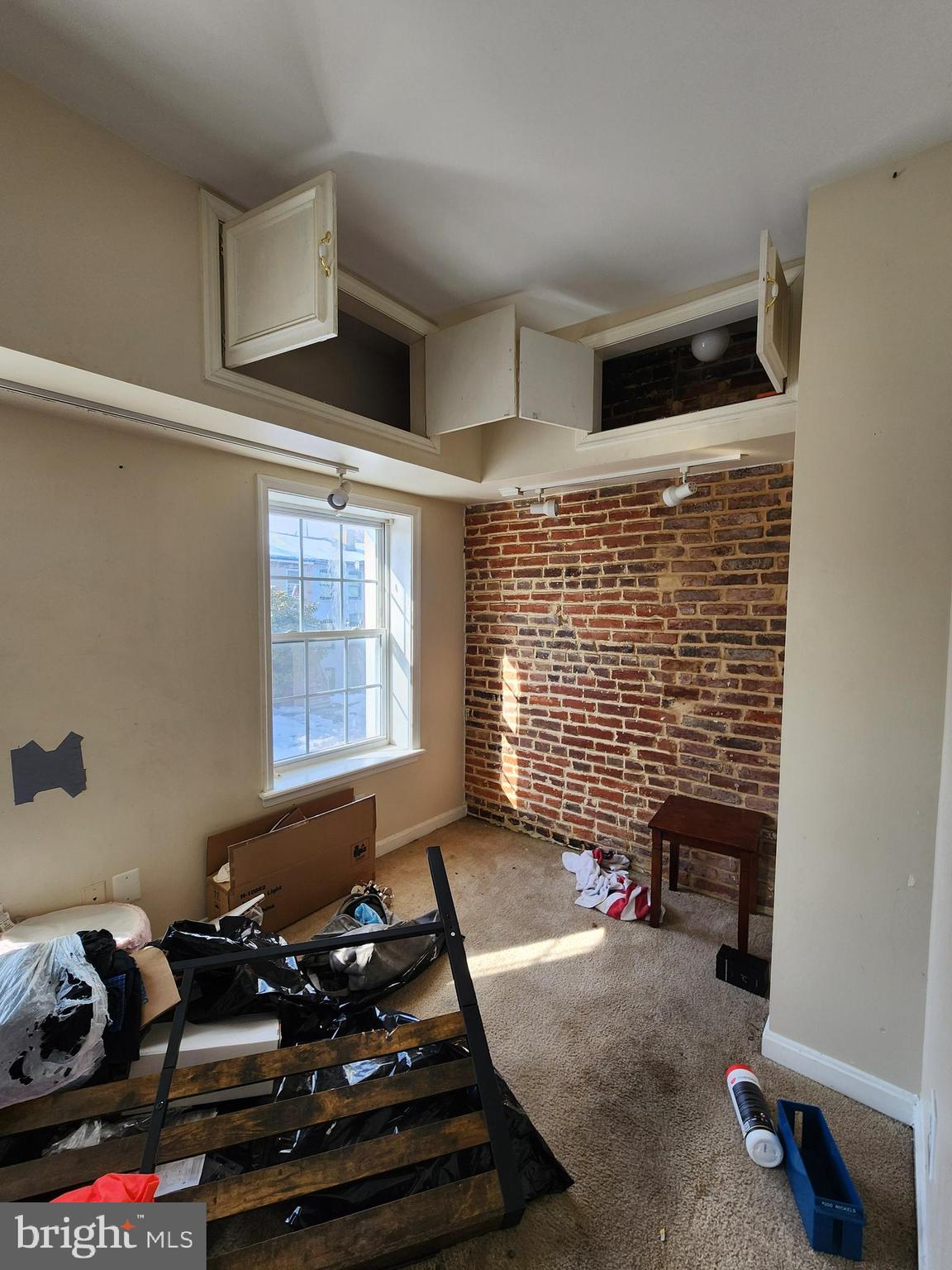 HOLLINS MARKET - Residential