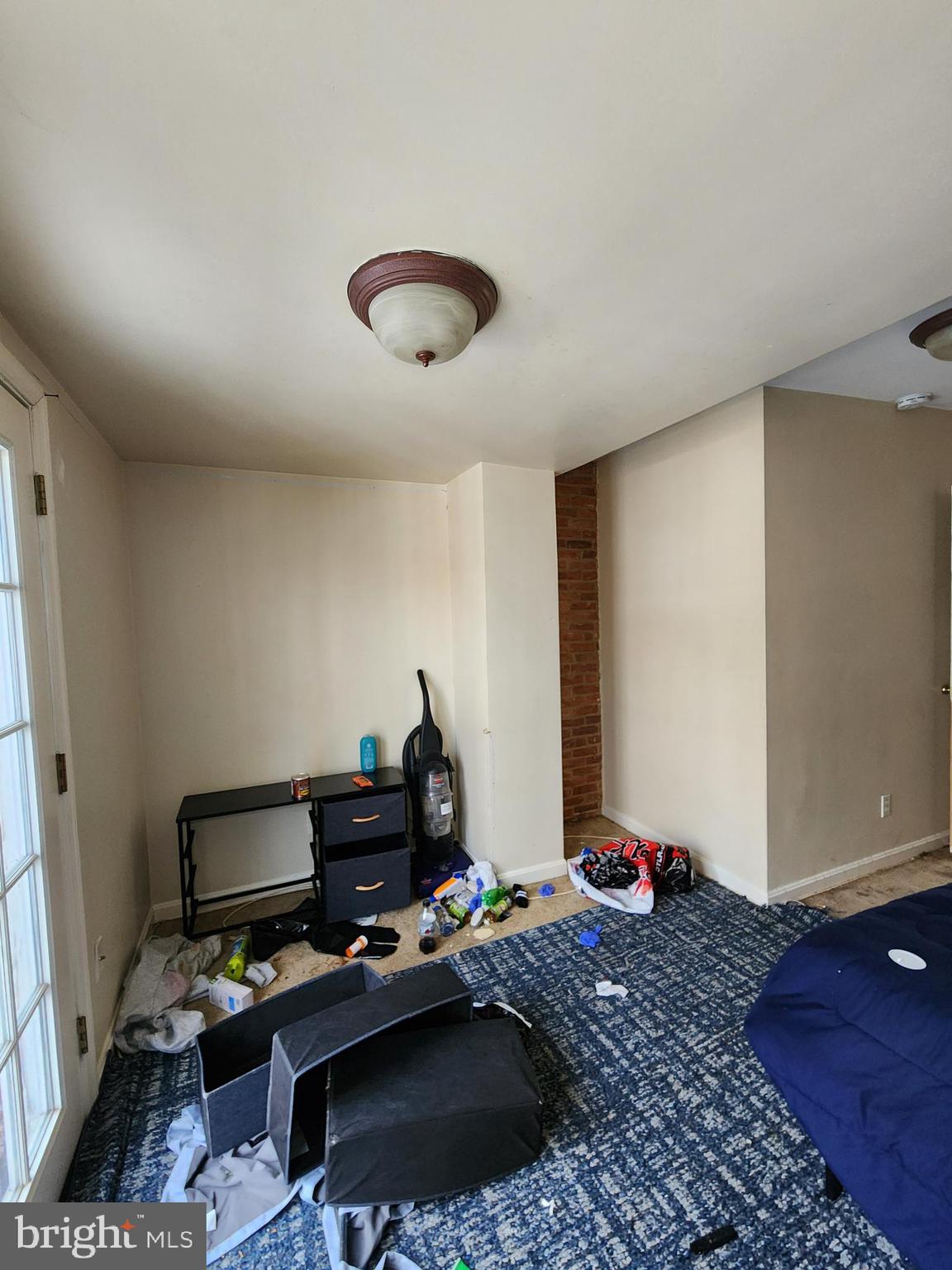 HOLLINS MARKET - Residential