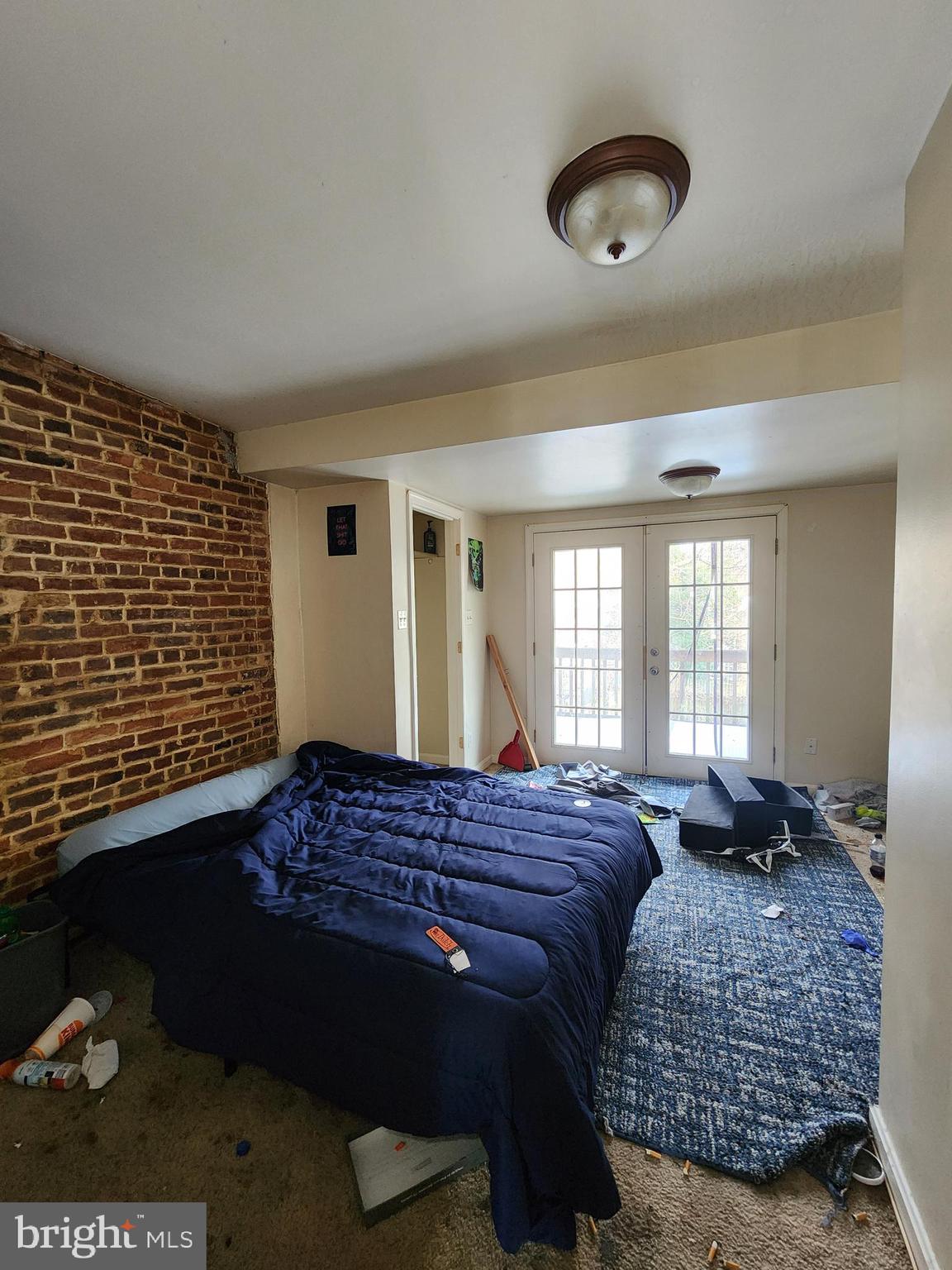 HOLLINS MARKET - Residential