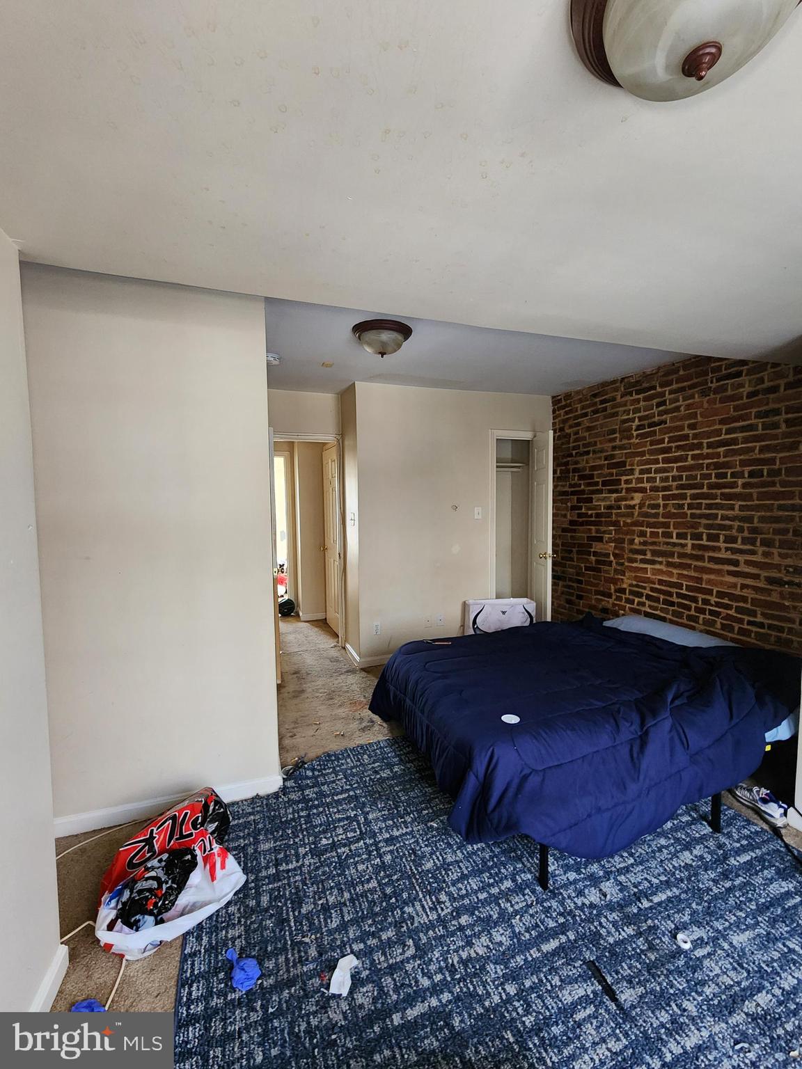 HOLLINS MARKET - Residential