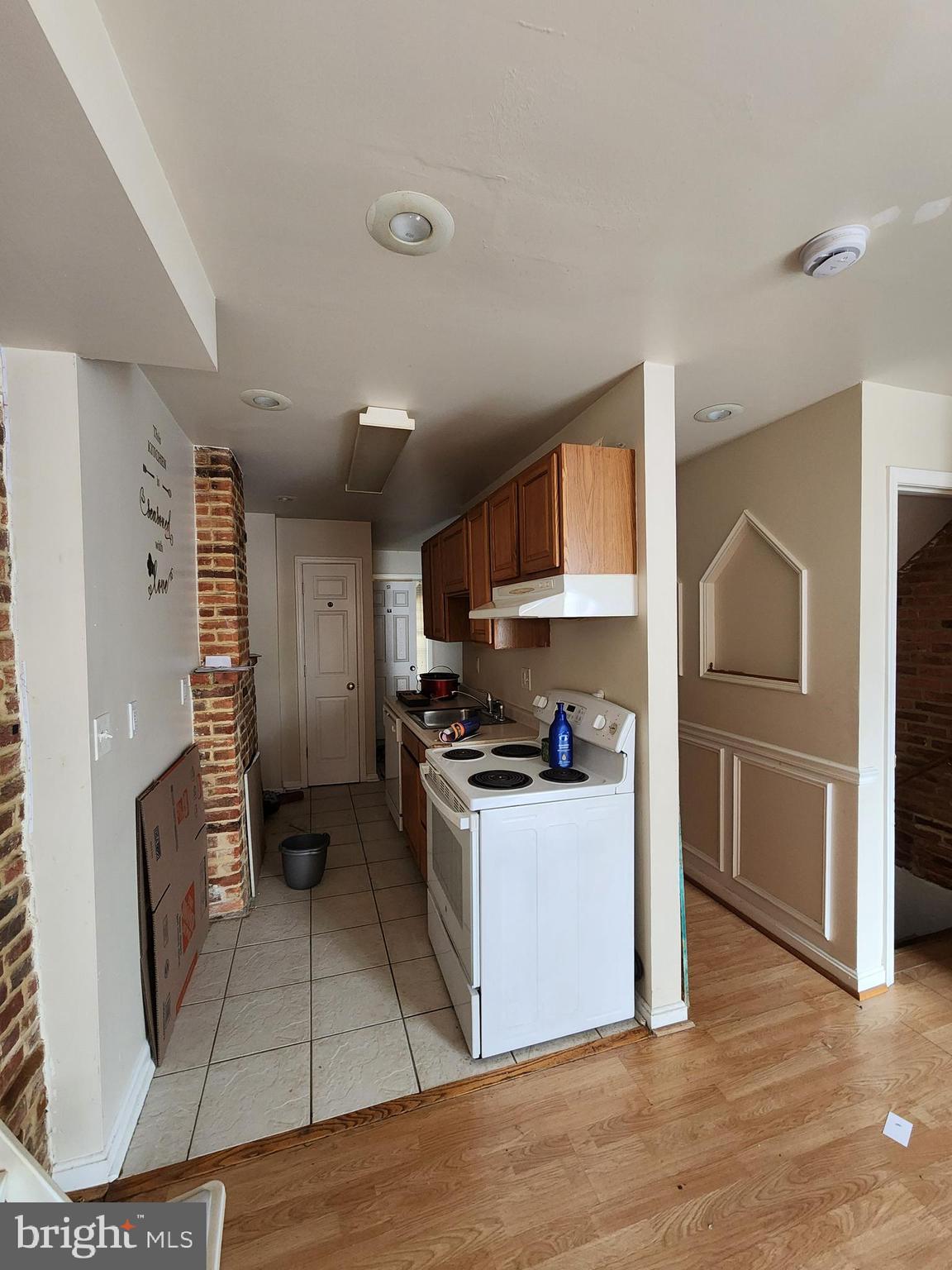 HOLLINS MARKET - Residential