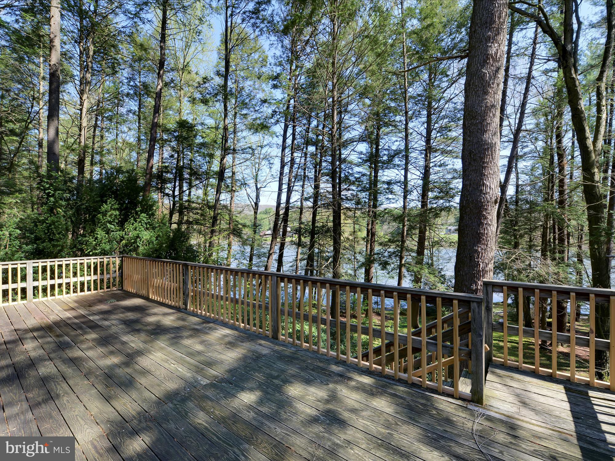 SWEET ARROW LAKE - Residential