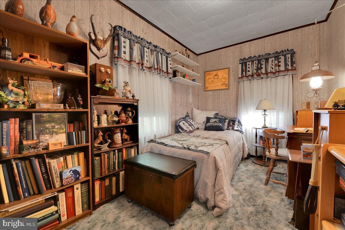 SWEET ARROW LAKE - Residential