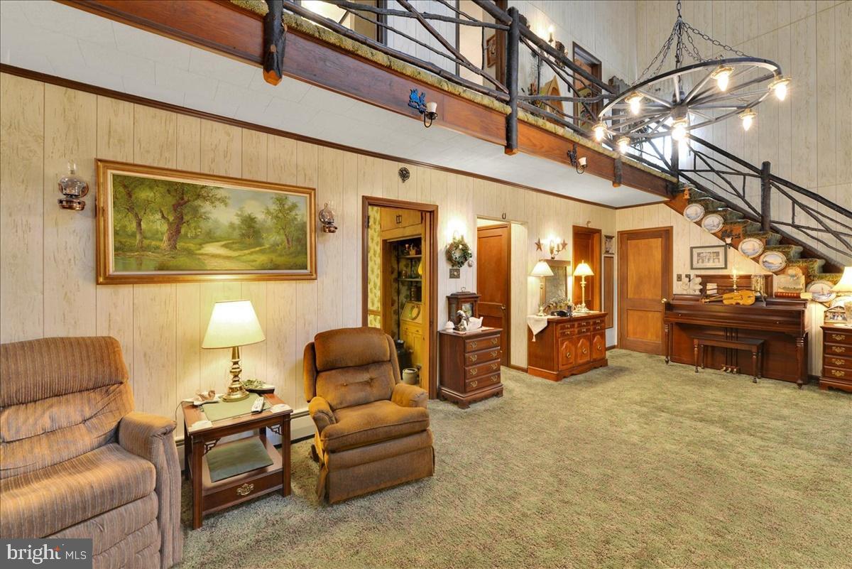 SWEET ARROW LAKE - Residential