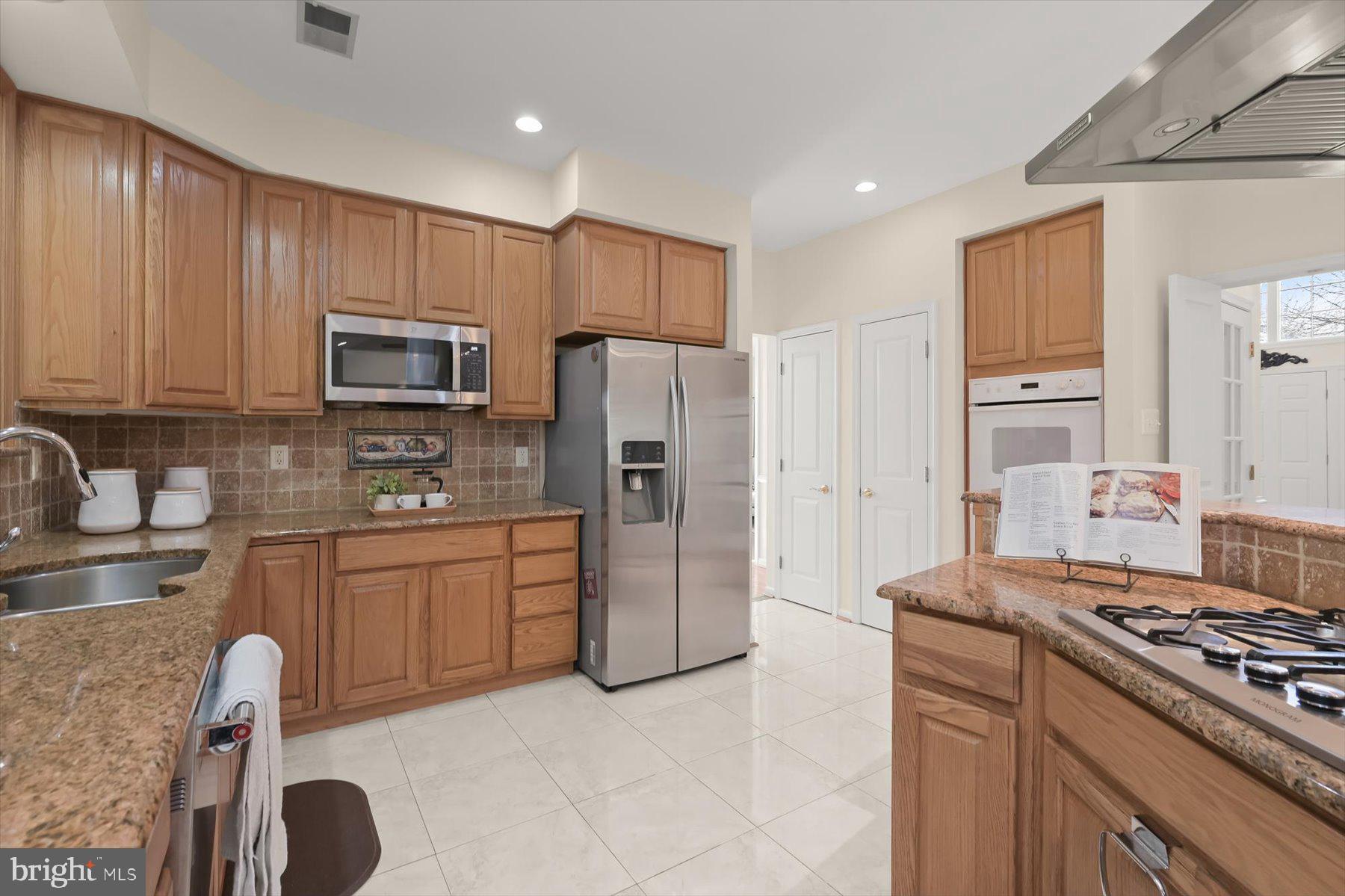 VILLAGE OF RIVER HILL - Residential