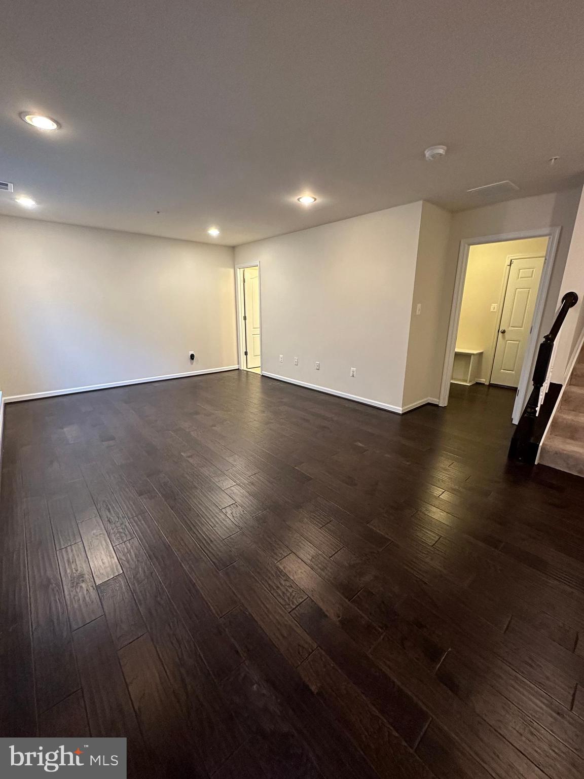 OXFORD SQUARE - Residential Lease