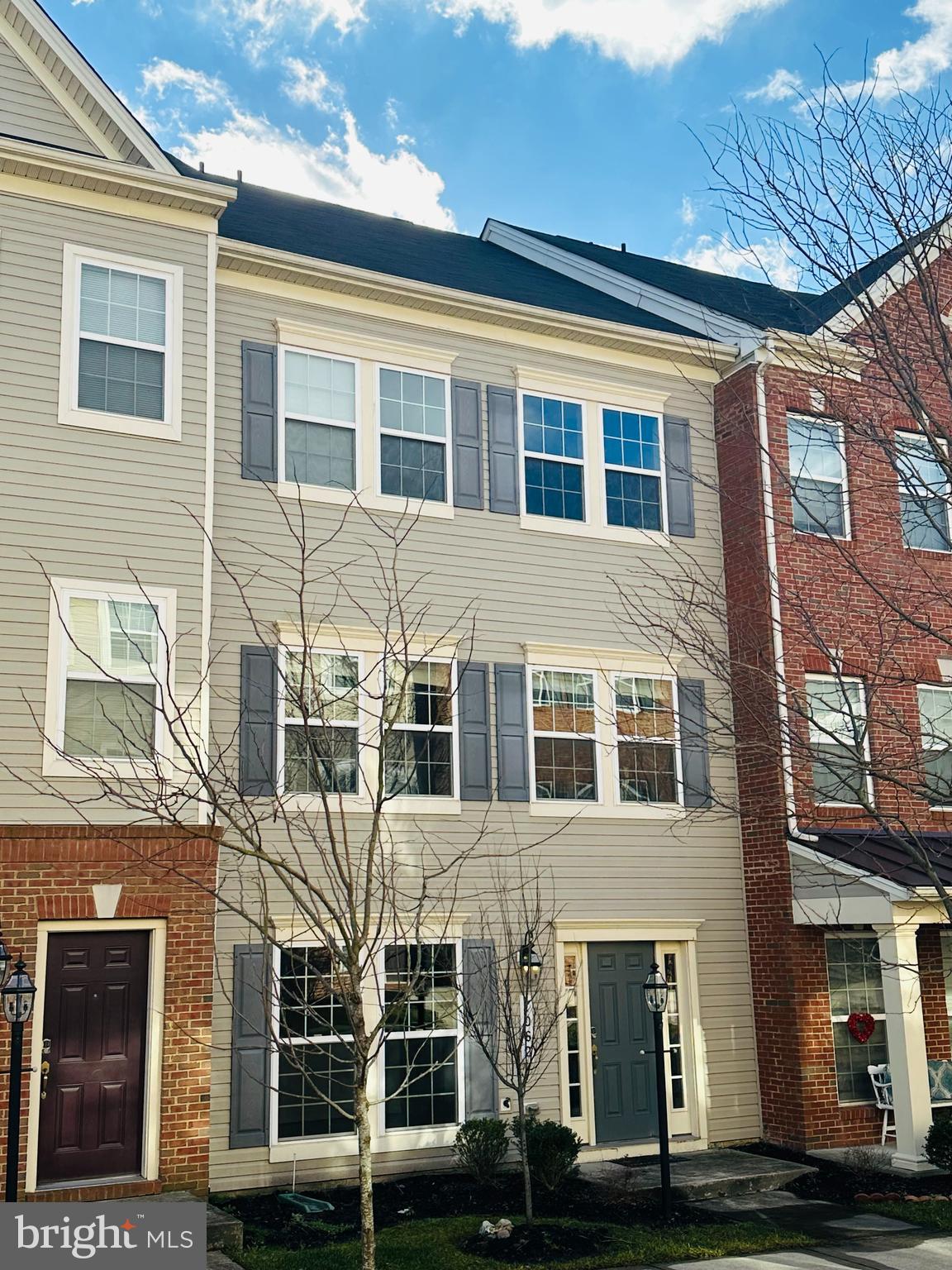 OXFORD SQUARE - Residential Lease