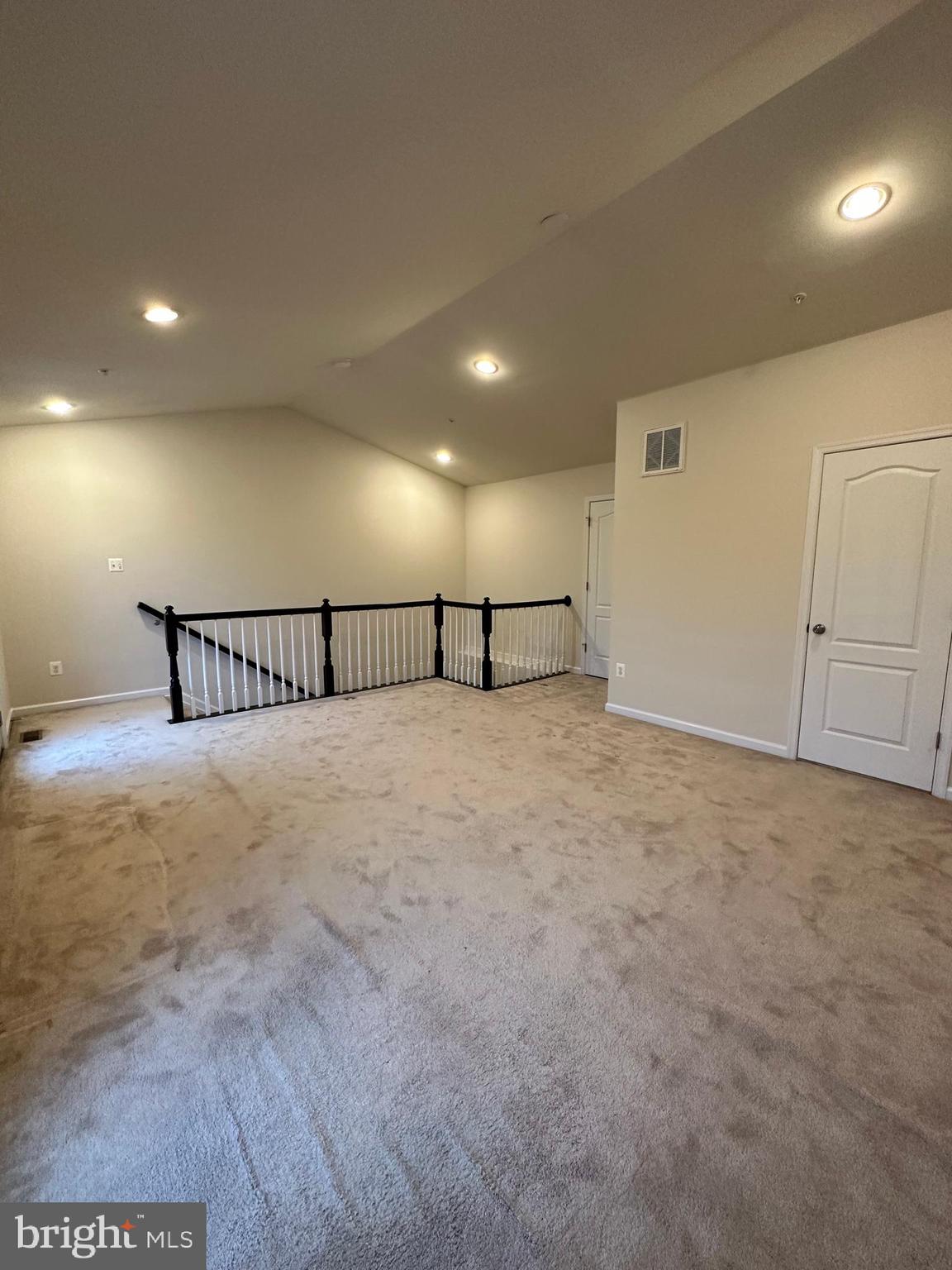 OXFORD SQUARE - Residential Lease