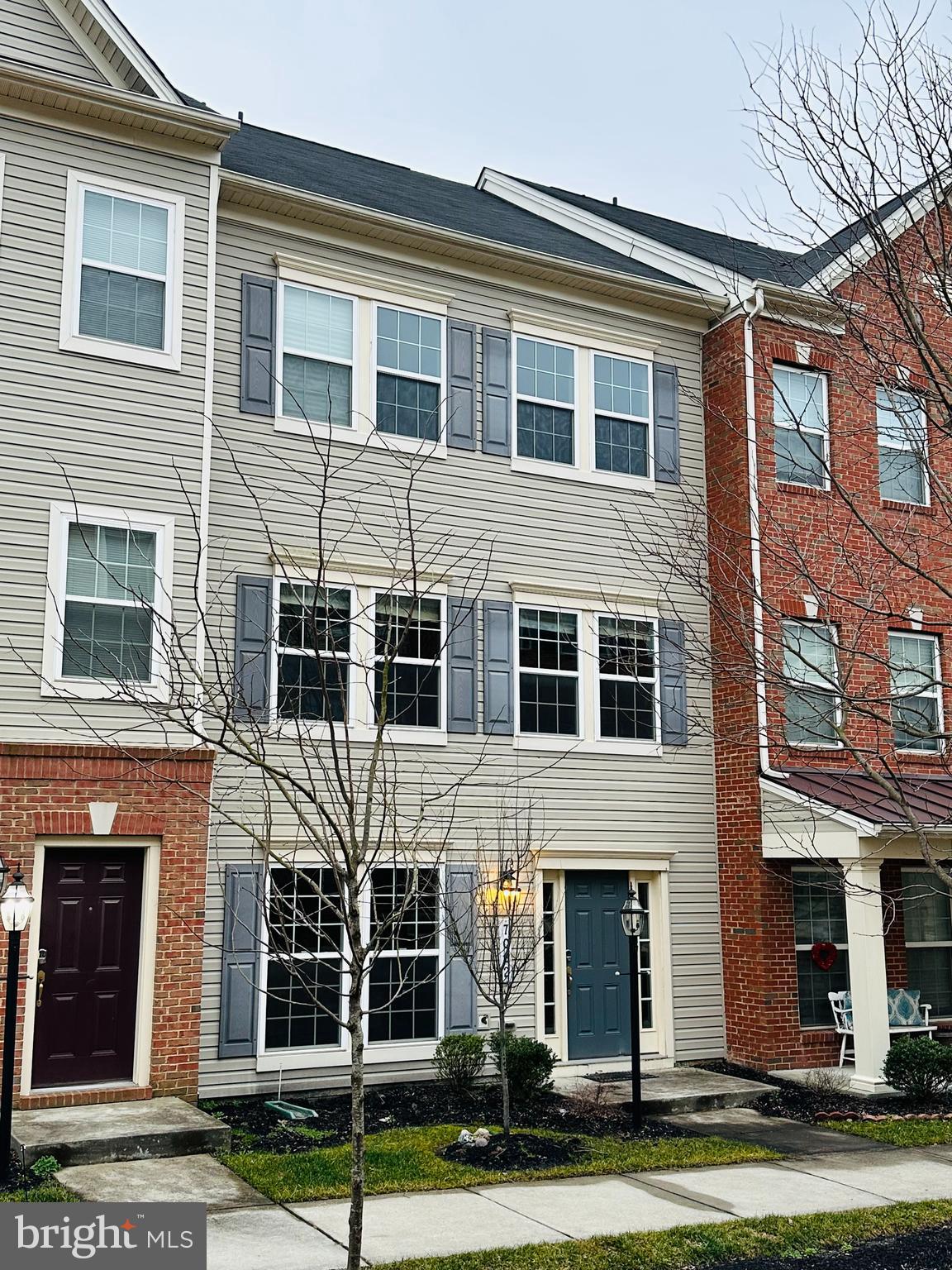 OXFORD SQUARE - Residential Lease