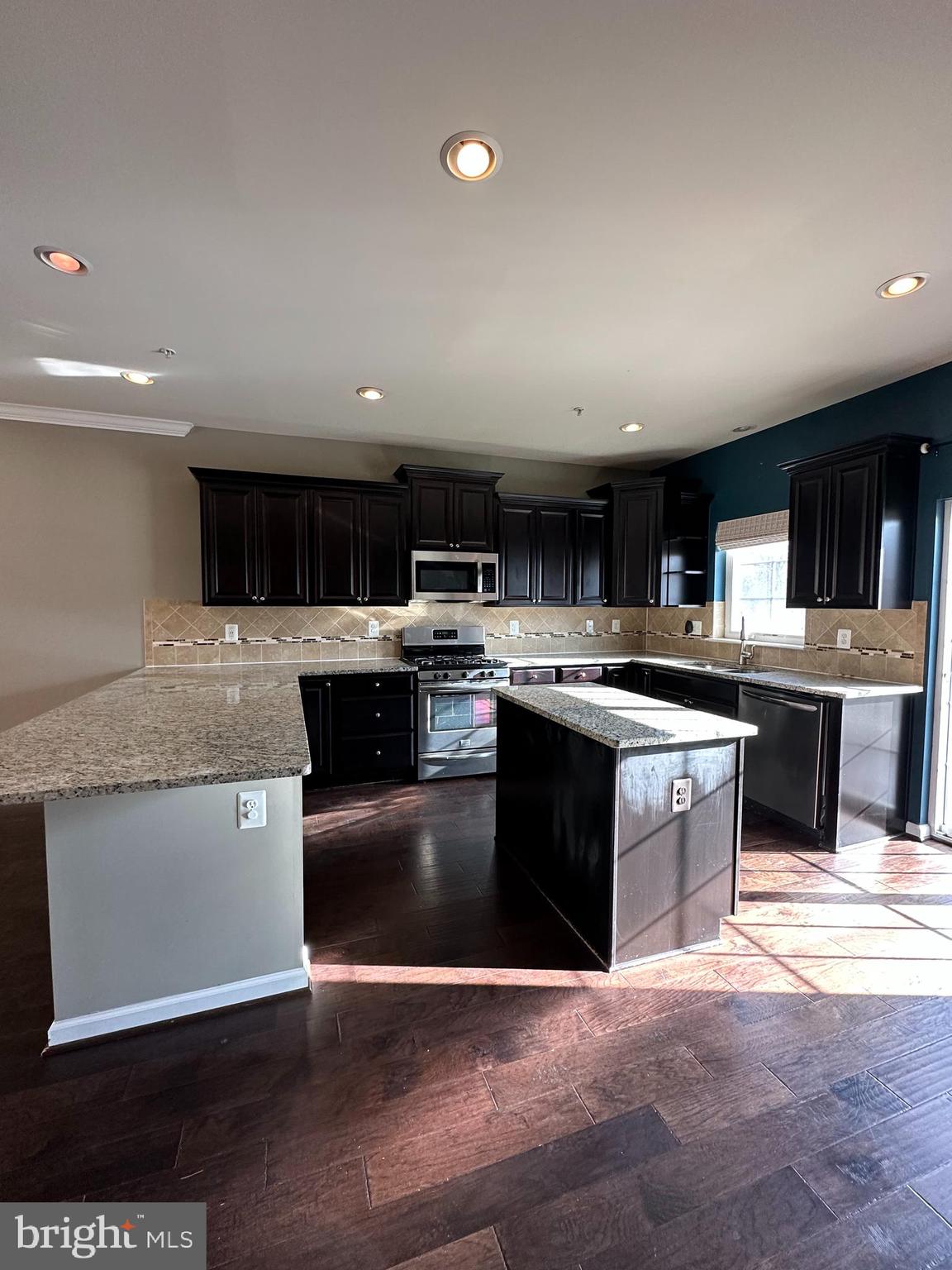 OXFORD SQUARE - Residential Lease