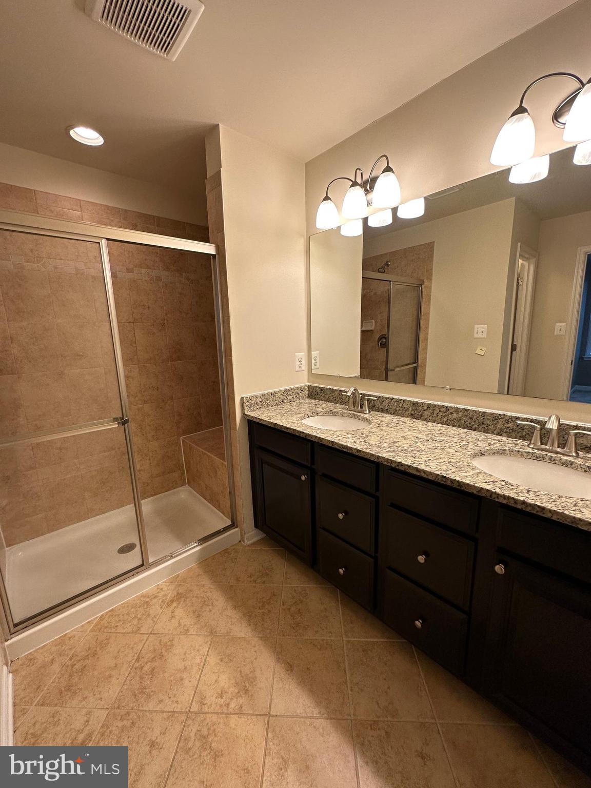 OXFORD SQUARE - Residential Lease