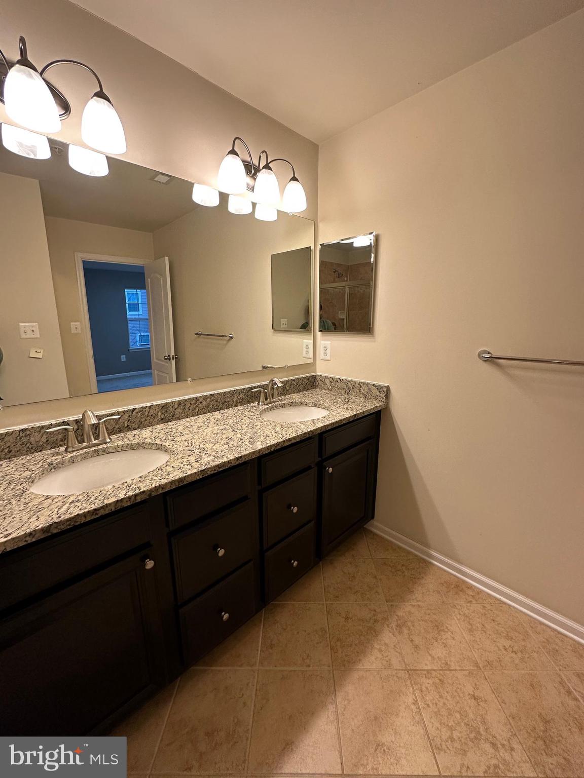 OXFORD SQUARE - Residential Lease