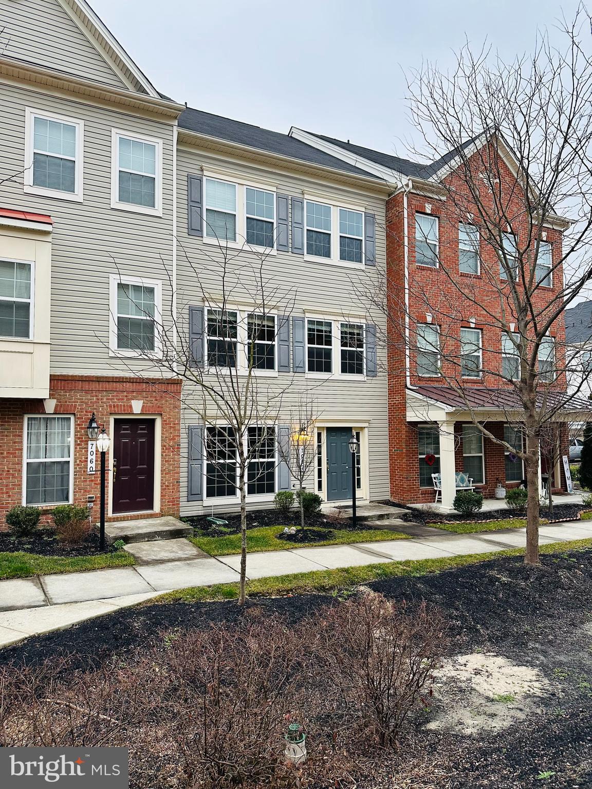 OXFORD SQUARE - Residential Lease