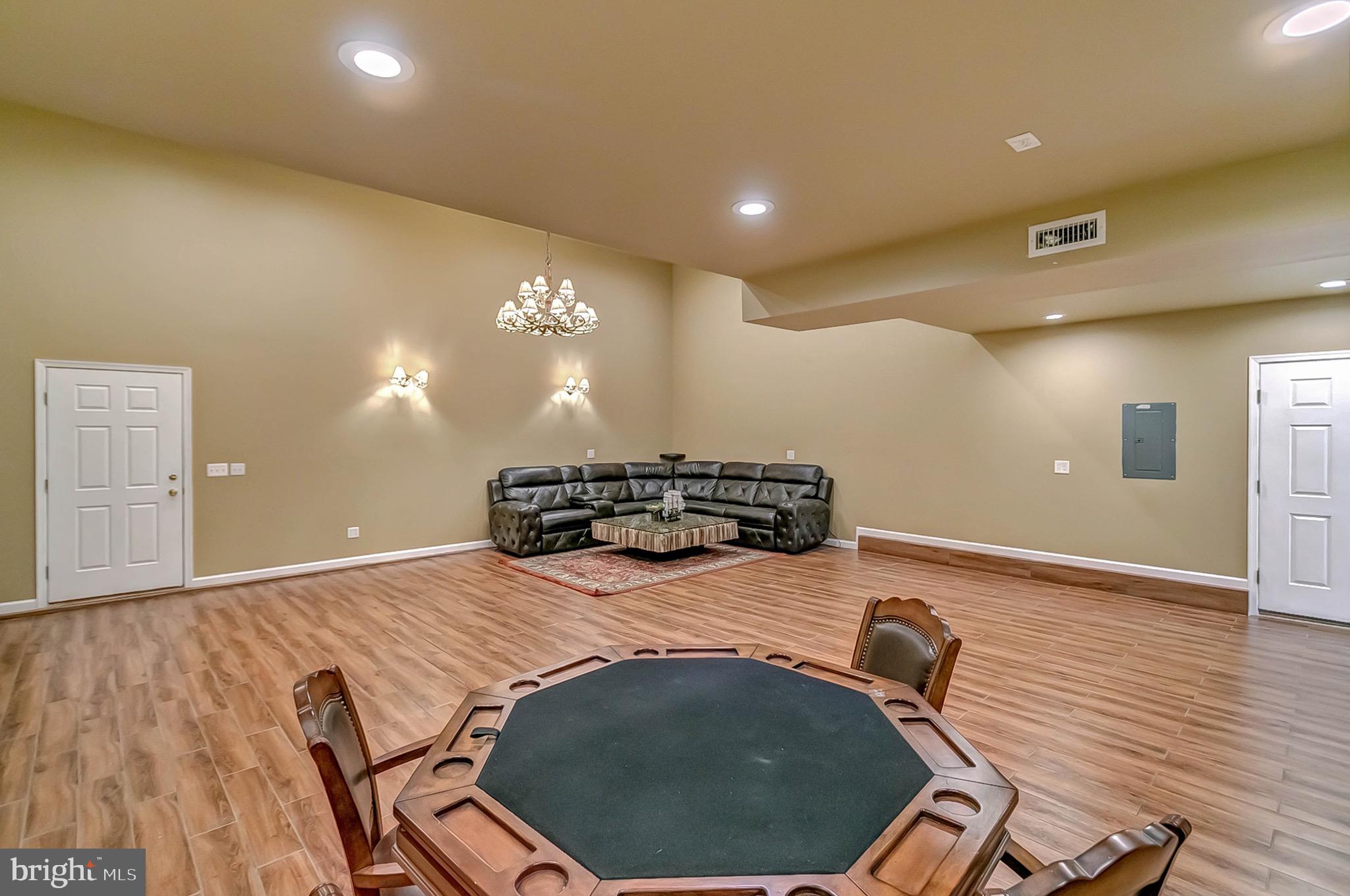 RIVA FARMS - Residential