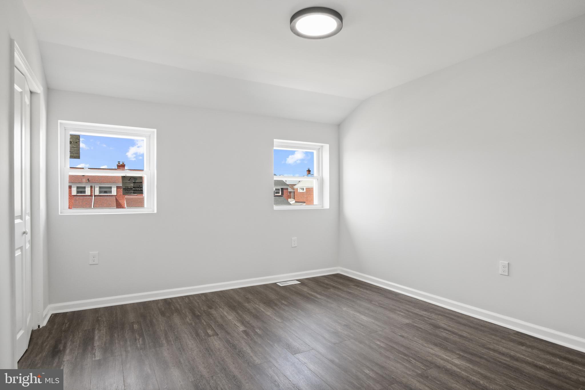 CHARLESMONT - Residential Lease