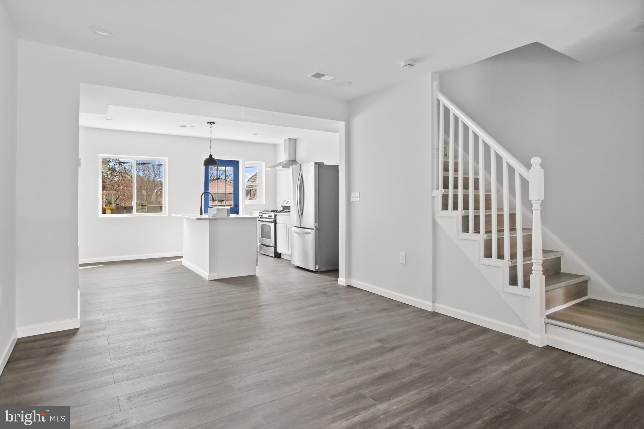 CHARLESMONT - Residential Lease