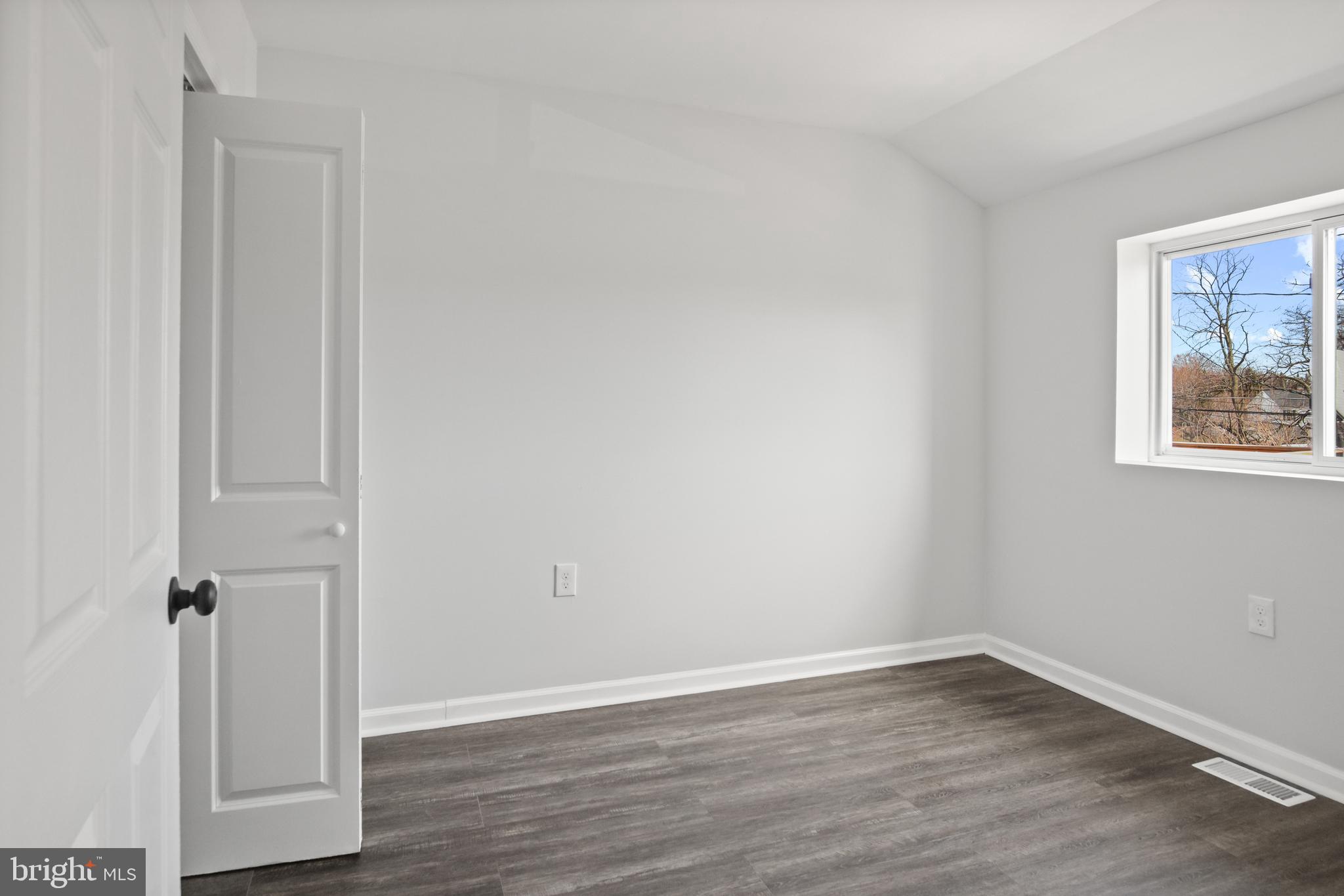 CHARLESMONT - Residential Lease