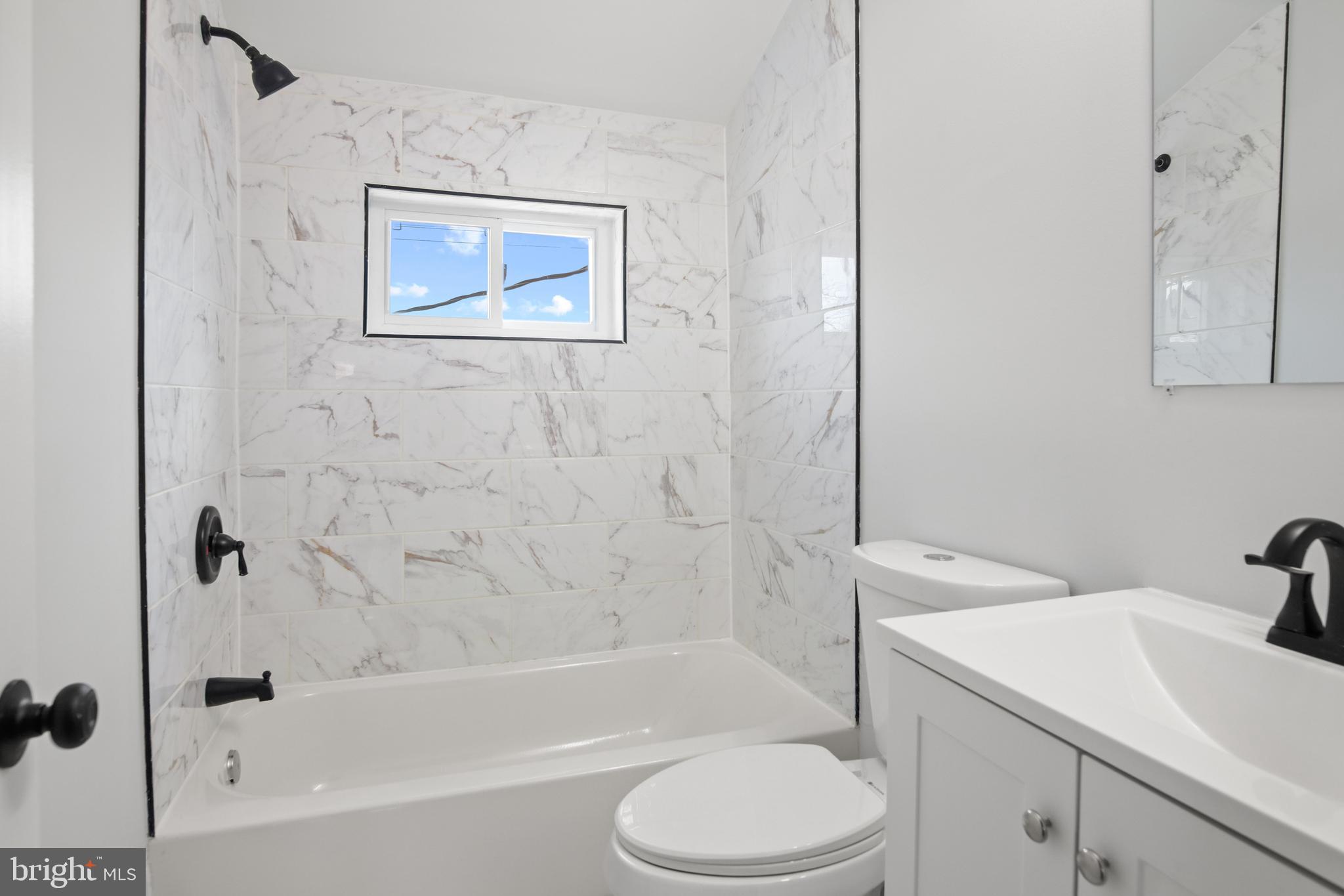 CHARLESMONT - Residential Lease