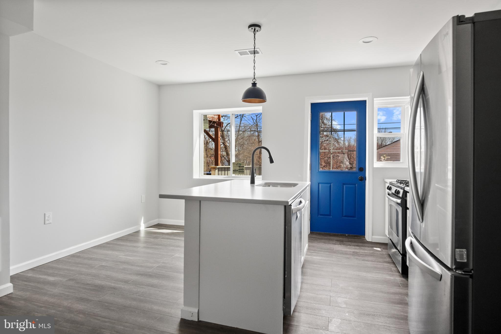 CHARLESMONT - Residential Lease